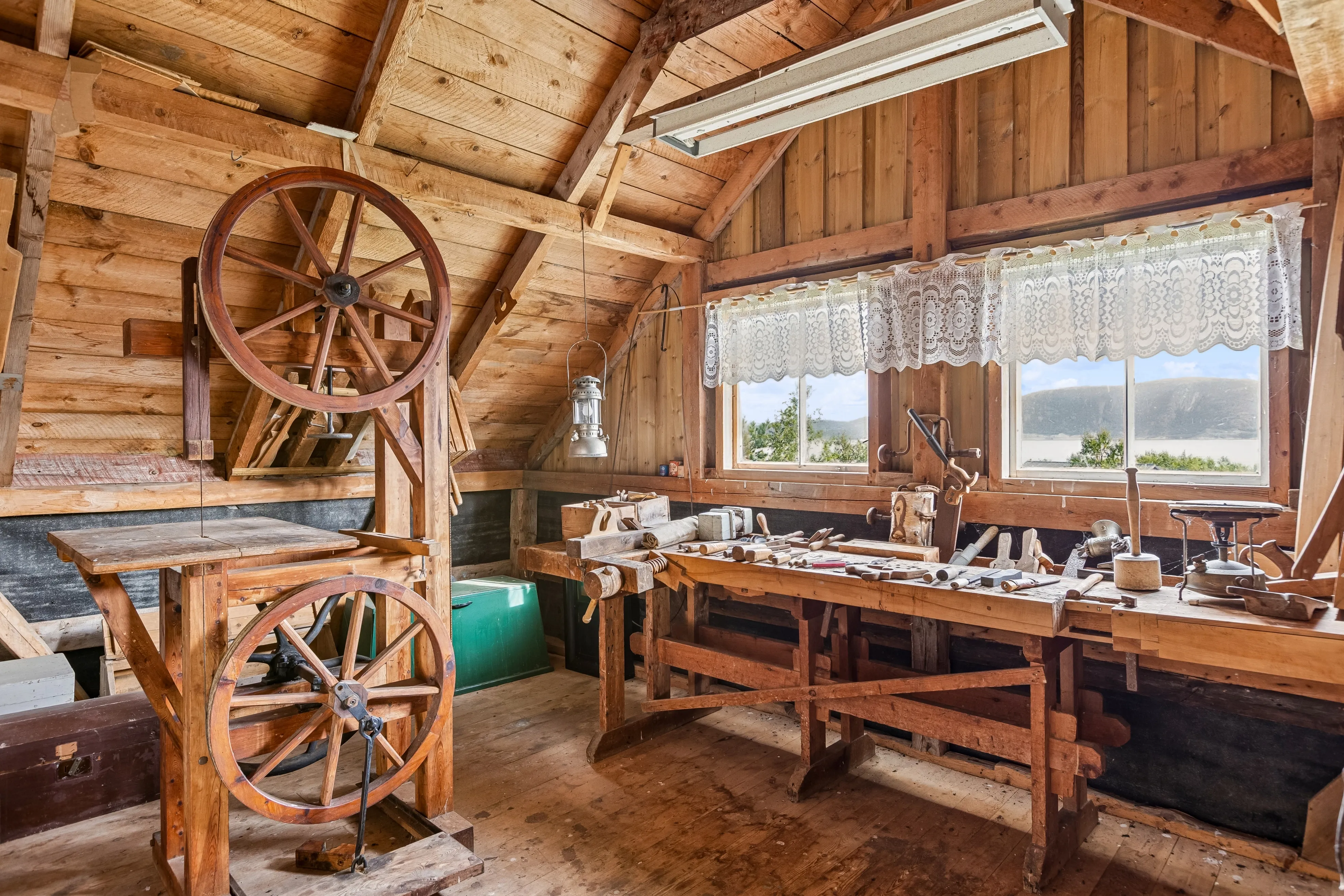 1920s Norwegian House with Sea View and Expansive Grounds in Lensvik - View image 35 of 43