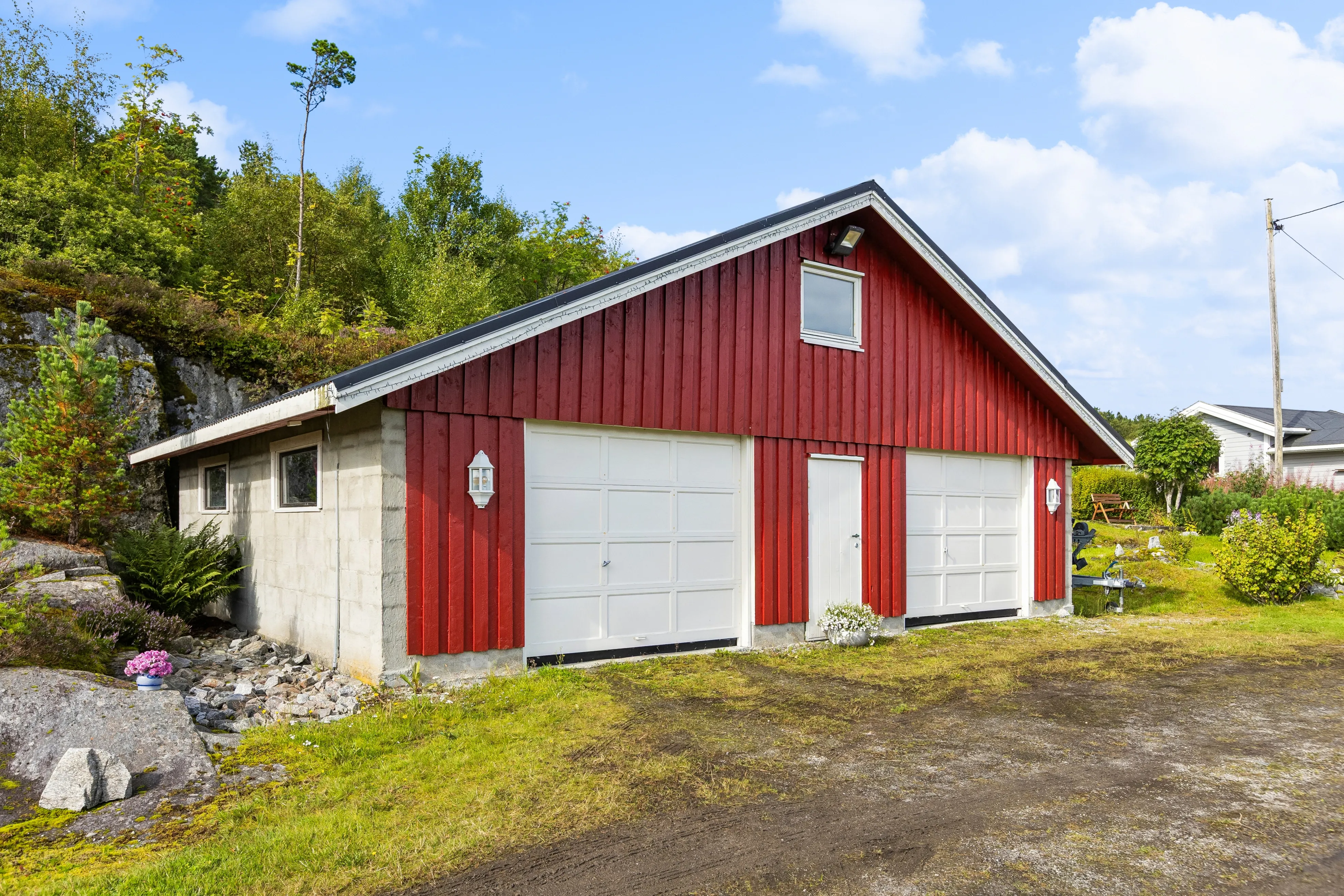 1920s Norwegian House with Sea View and Expansive Grounds in Lensvik - View image 37 of 43