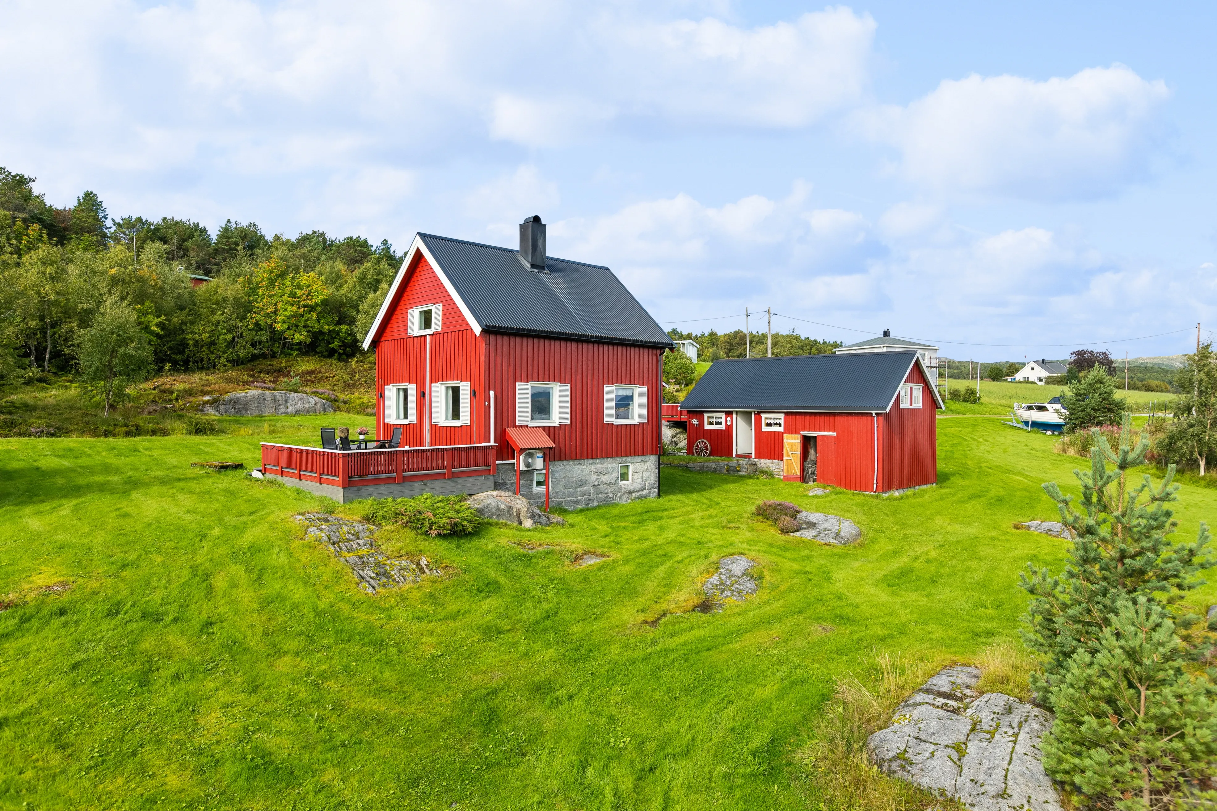 1920s Norwegian House with Sea View and Expansive Grounds in Lensvik - View image 40 of 43