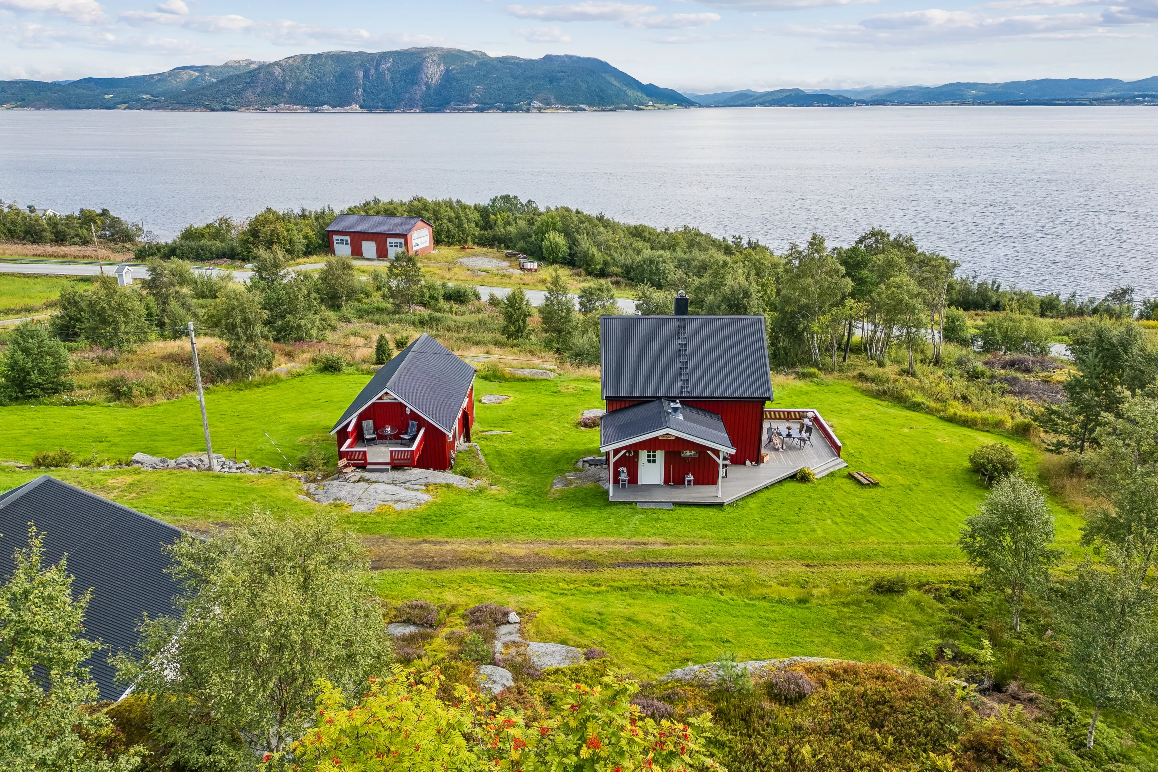 1920s Norwegian House with Sea View and Expansive Grounds in Lensvik - View image 43 of 43
