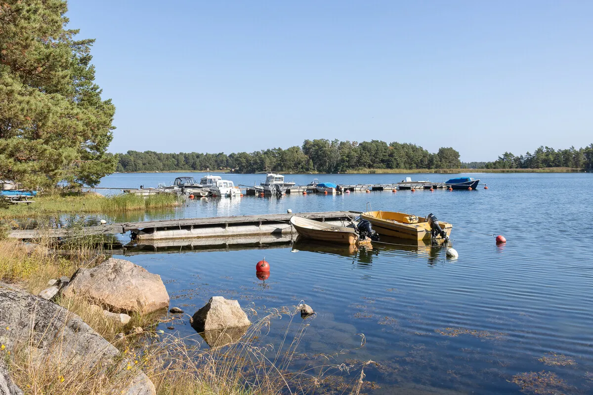 1980s Swedish Archipelago House with Expansive Gardens and Terrace - Image 2