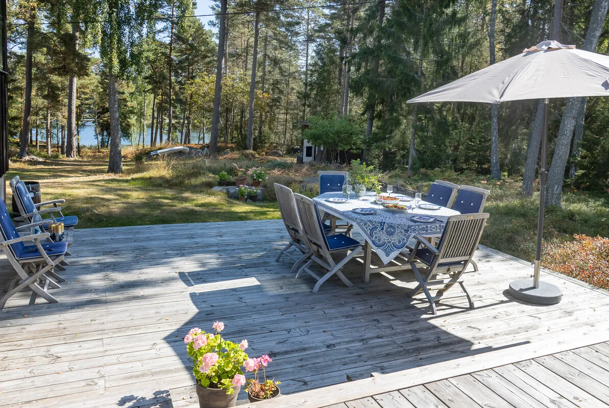 1980s Swedish Archipelago House with Expansive Gardens and Terrace - Image 3