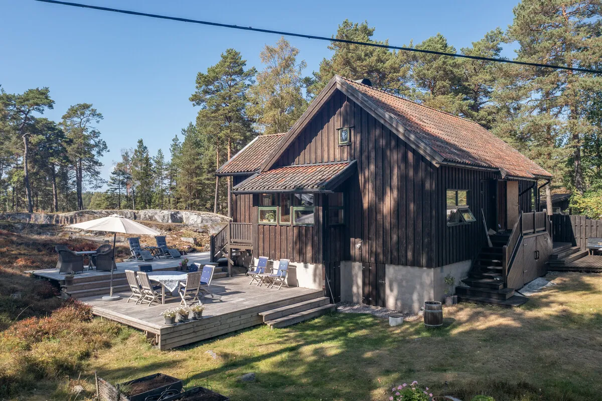 1980s Swedish Archipelago House with Expansive Gardens and Terrace - Image 5
