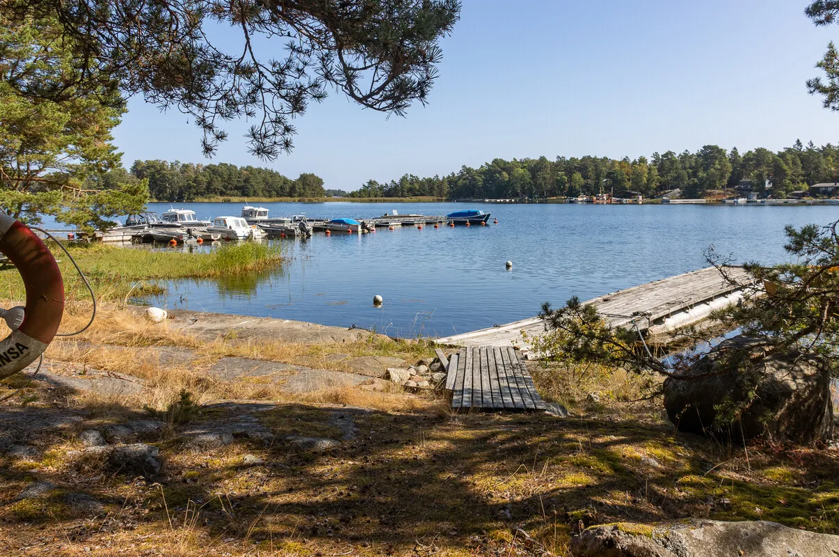 1980s Swedish Archipelago House with Expansive Gardens and Terrace - View image 7 of 64