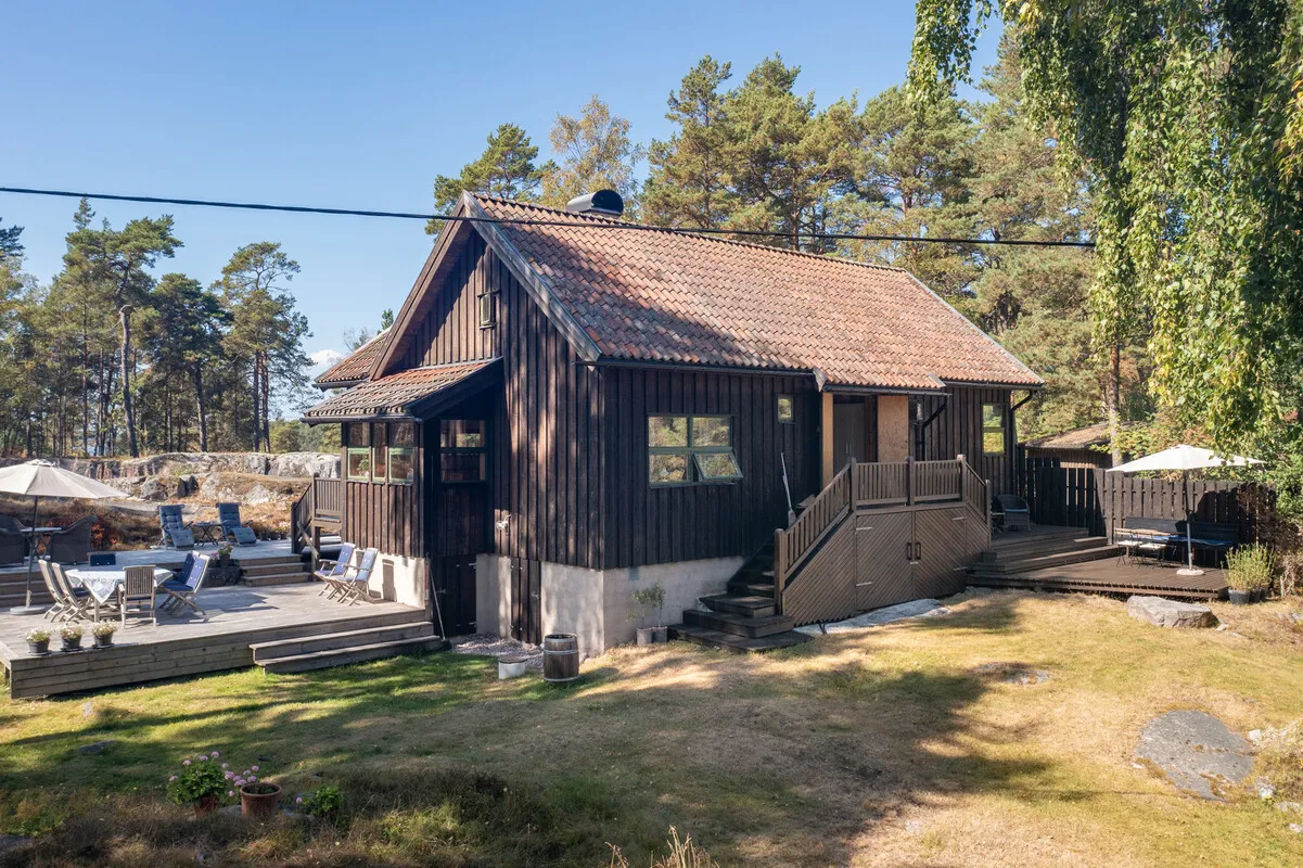1980s Swedish Archipelago House with Expansive Gardens and Terrace - View image 9 of 64