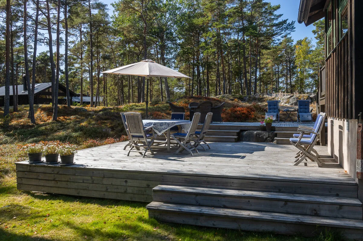 1980s Swedish Archipelago House with Expansive Gardens and Terrace - View image 11 of 64