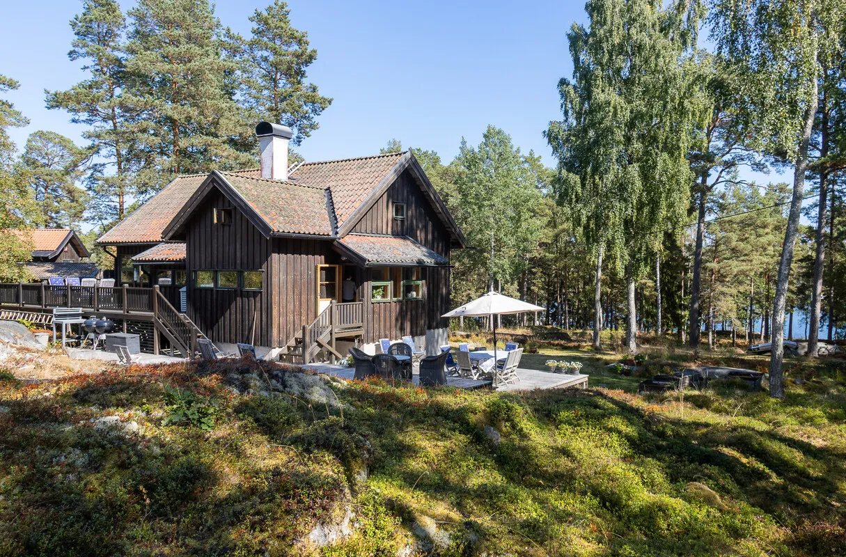 1980s Swedish Archipelago House with Expansive Gardens and Terrace - View image 12 of 64