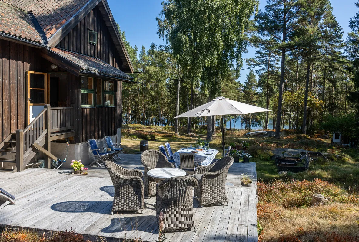 1980s Swedish Archipelago House with Expansive Gardens and Terrace - View image 13 of 64