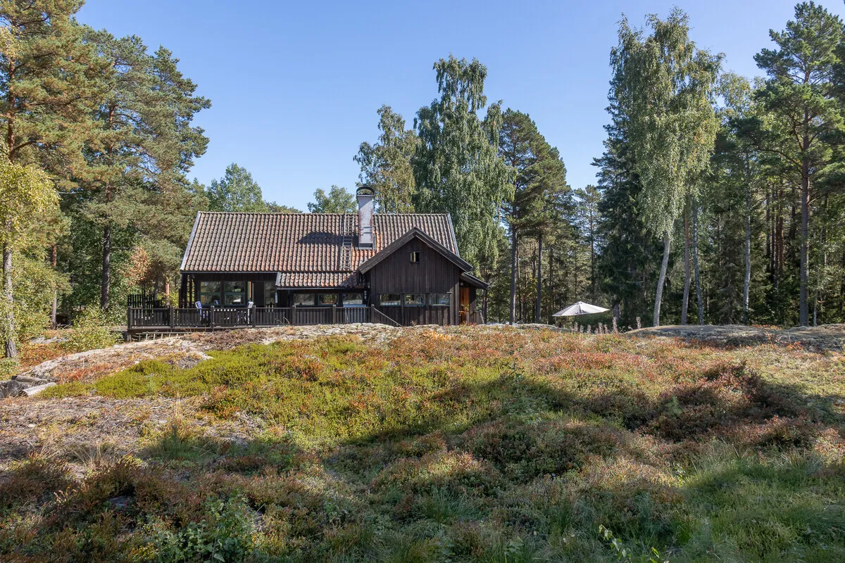 1980s Swedish Archipelago House with Expansive Gardens and Terrace - View image 14 of 64