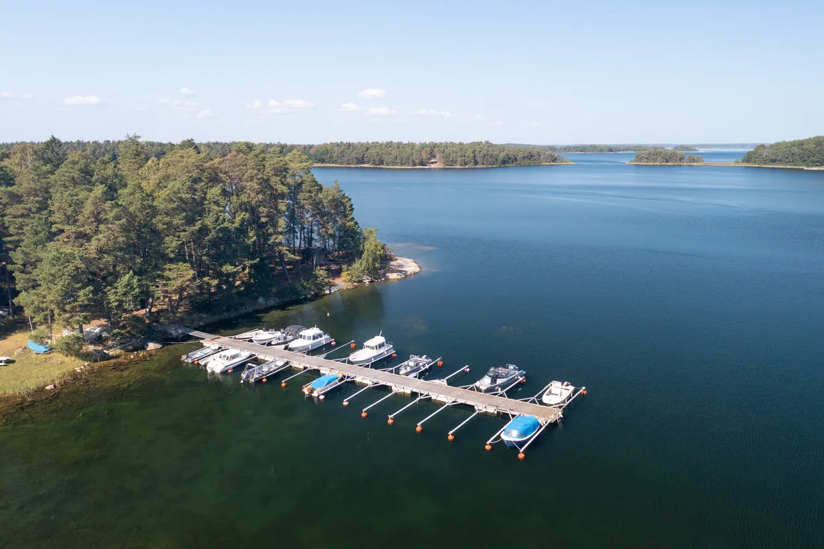 1980s Swedish Archipelago House with Expansive Gardens and Terrace - View image 18 of 64