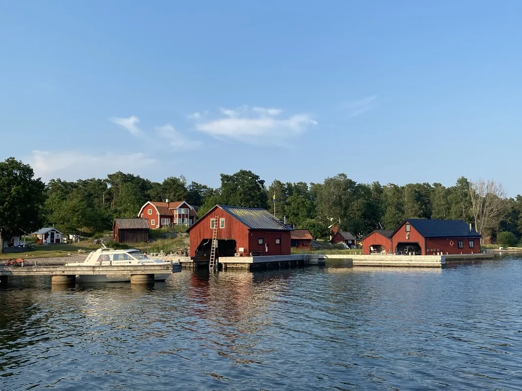 1980s Swedish Archipelago House with Expansive Gardens and Terrace - View image 58 of 64