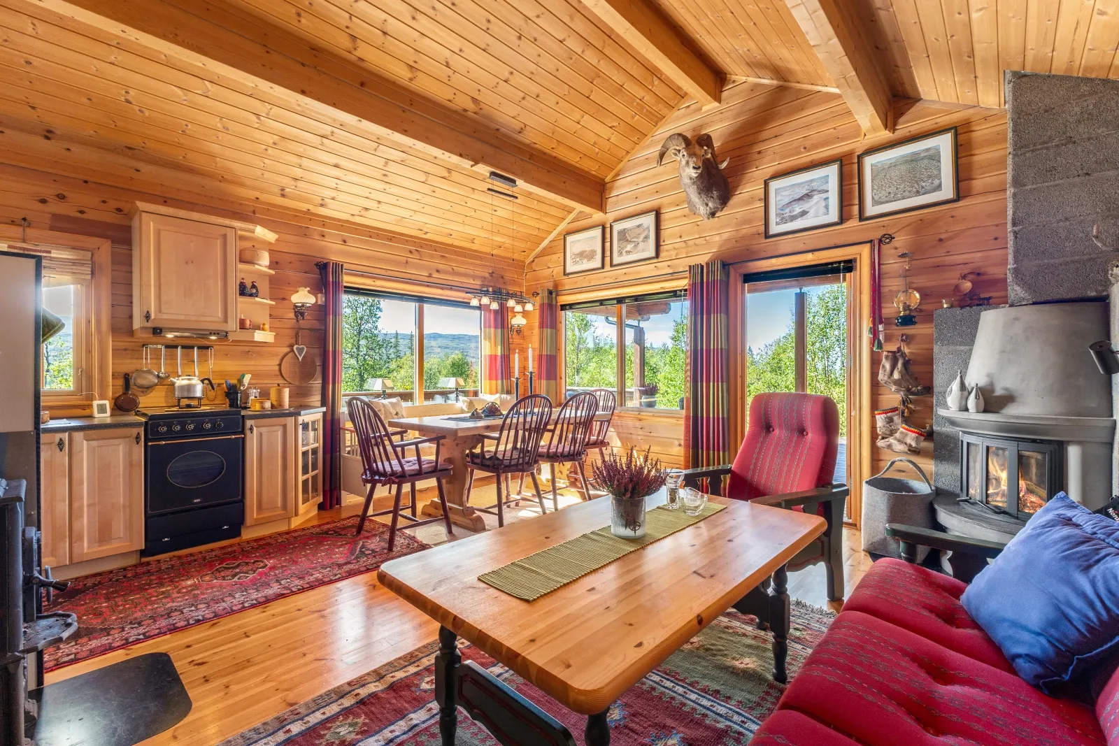 2007 Log Cabin with Sauna and Expansive Terrace in Reinfjellia, Norway - View image 6 of 38