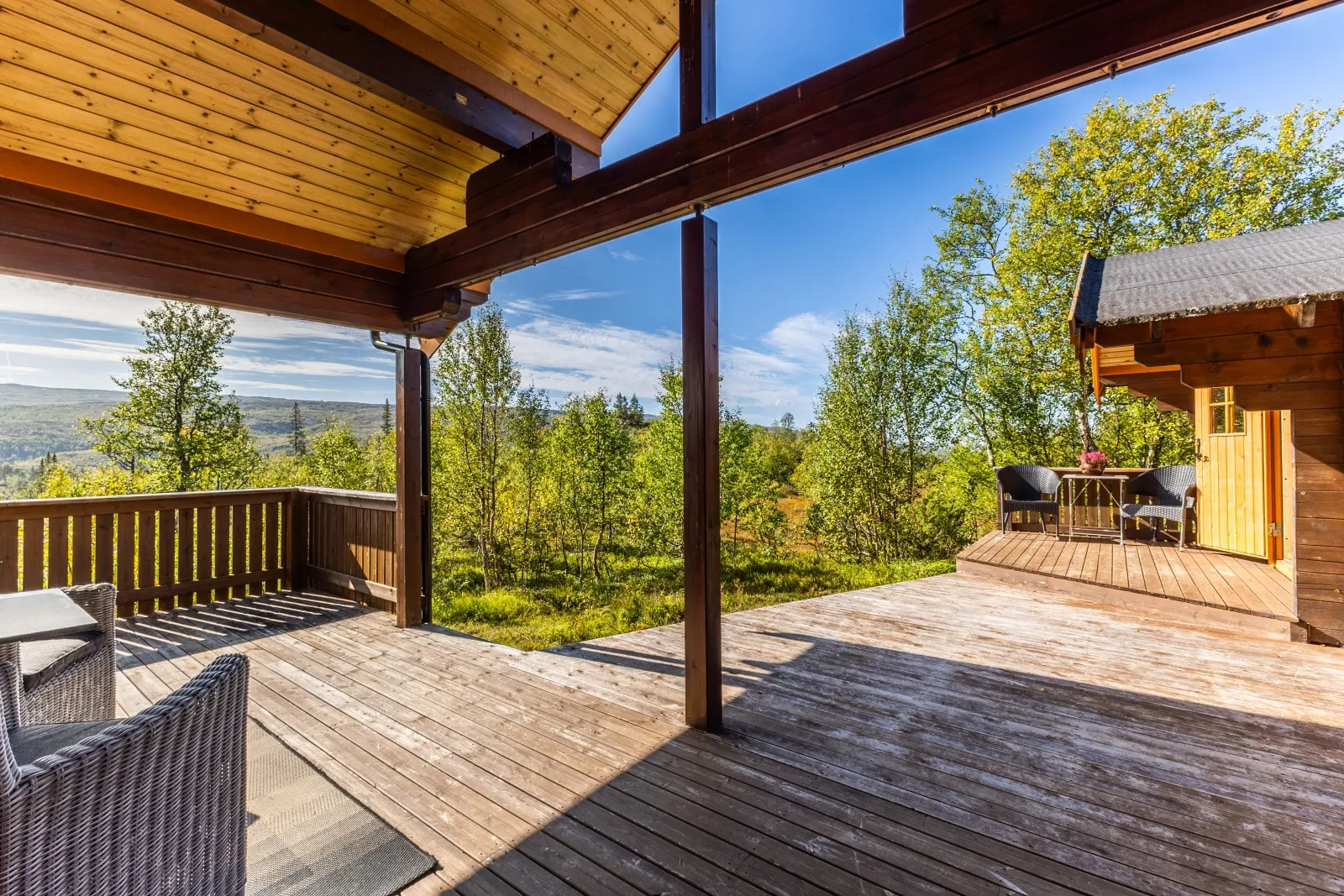 2007 Log Cabin with Sauna and Expansive Terrace in Reinfjellia, Norway - View image 8 of 38