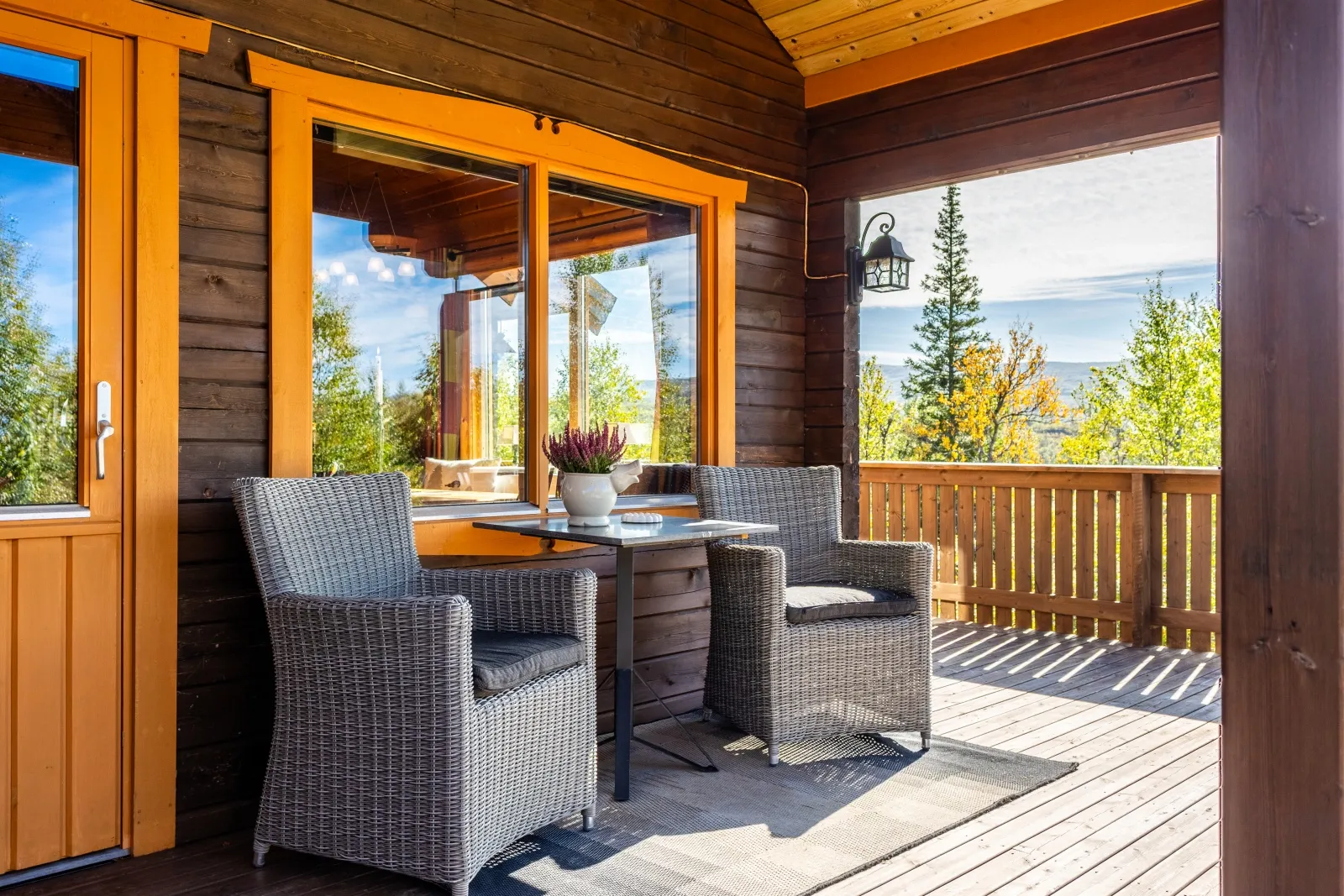 2007 Log Cabin with Sauna and Expansive Terrace in Reinfjellia, Norway - View image 10 of 38