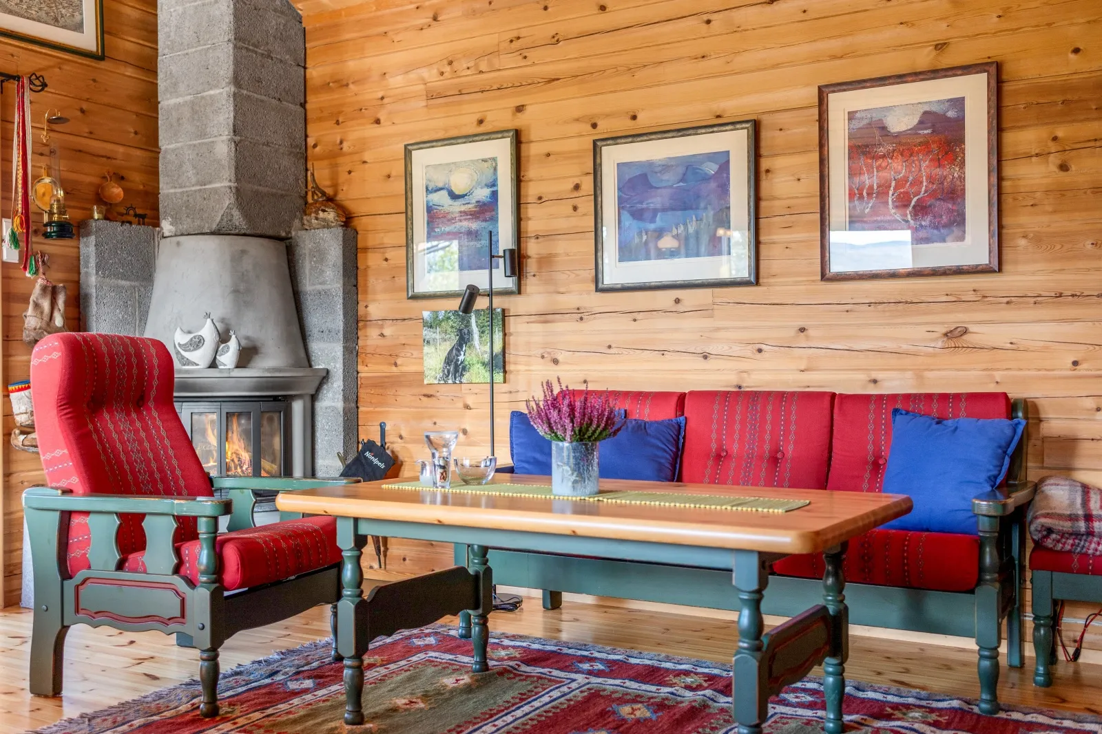 2007 Log Cabin with Sauna and Expansive Terrace in Reinfjellia, Norway - View image 11 of 38