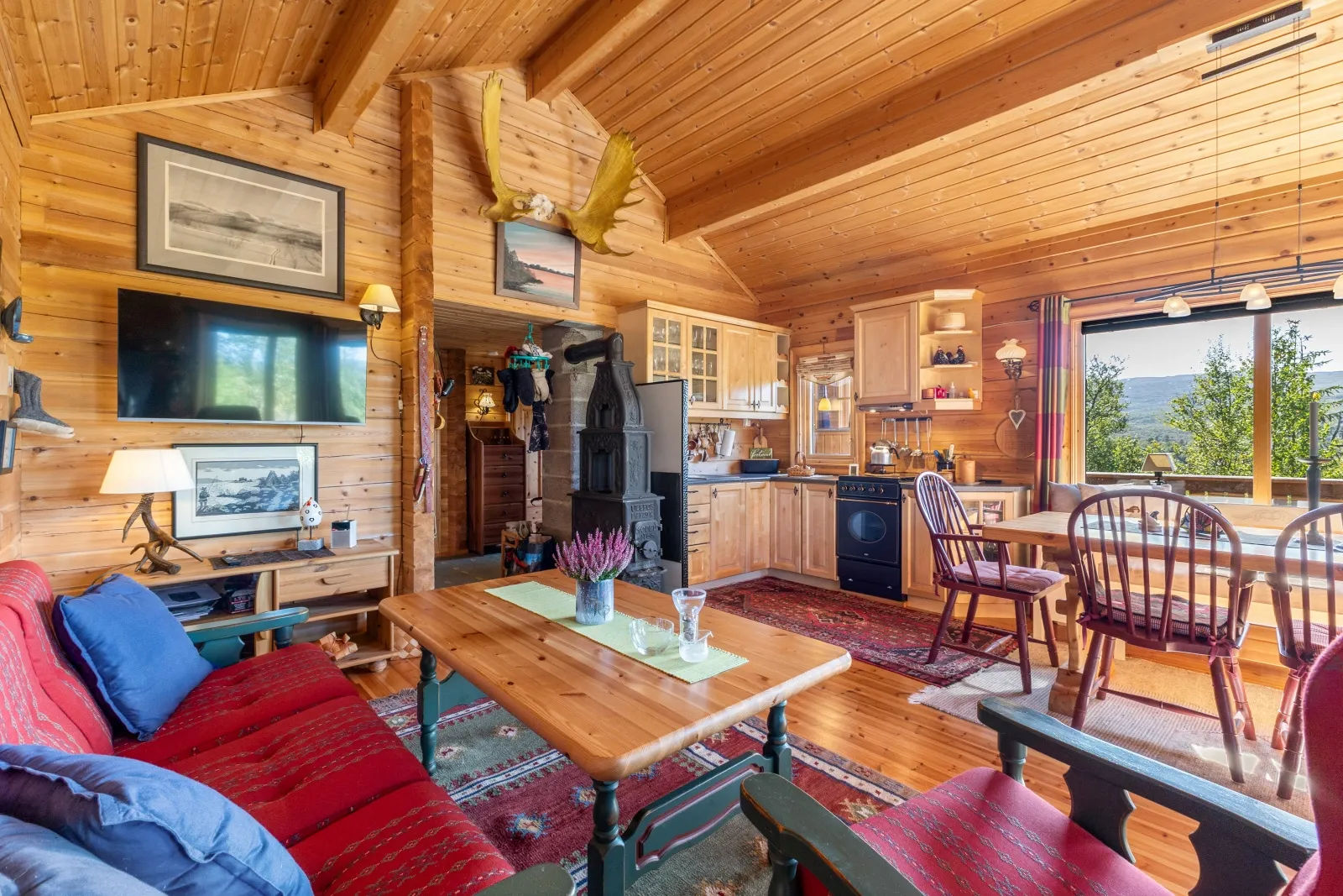 2007 Log Cabin with Sauna and Expansive Terrace in Reinfjellia, Norway - View image 14 of 38