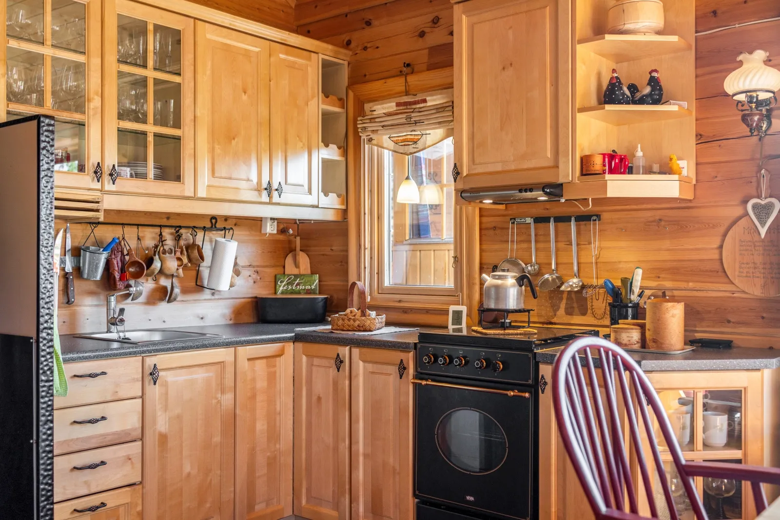 2007 Log Cabin with Sauna and Expansive Terrace in Reinfjellia, Norway - View image 15 of 38