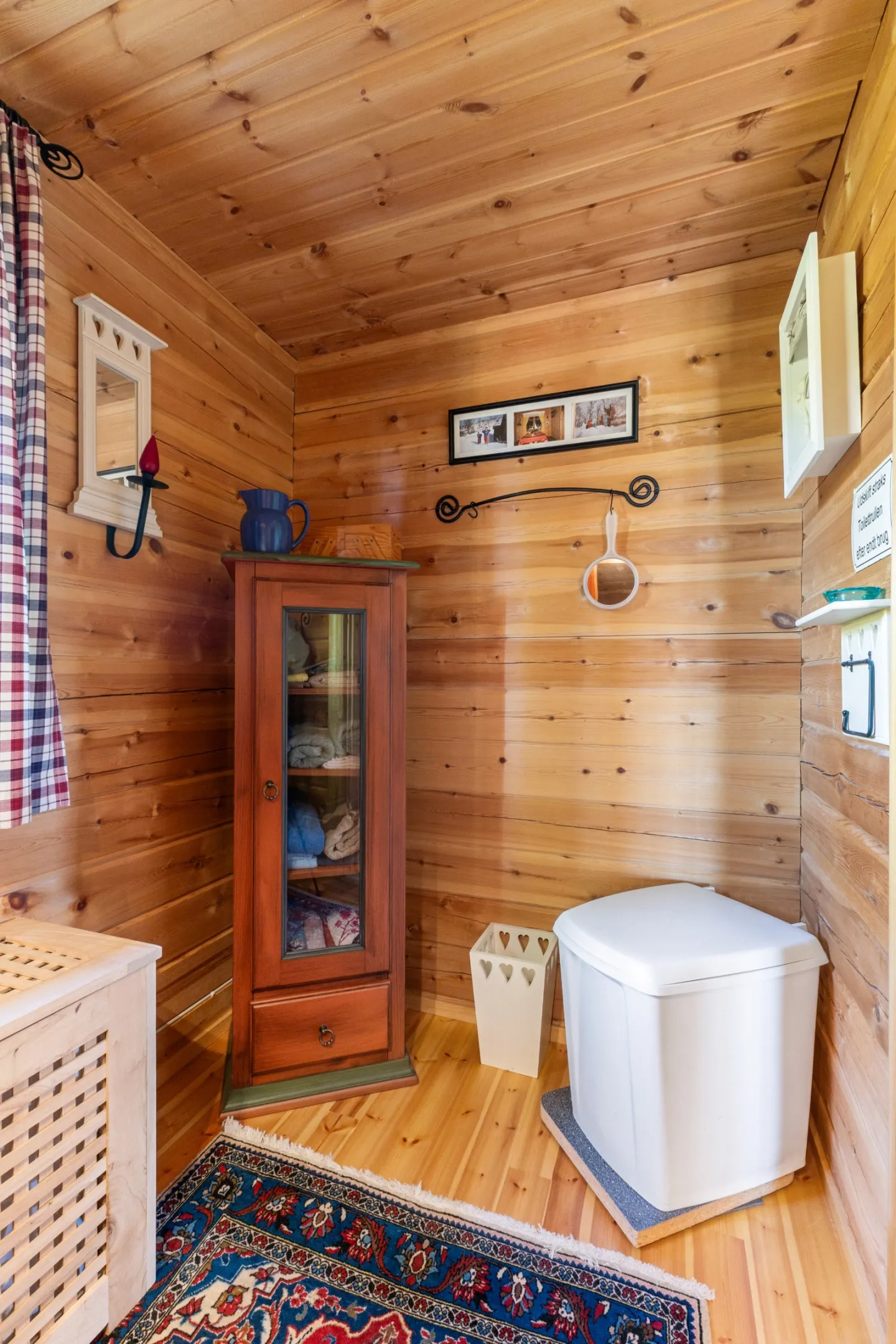 2007 Log Cabin with Sauna and Expansive Terrace in Reinfjellia, Norway - View image 19 of 38