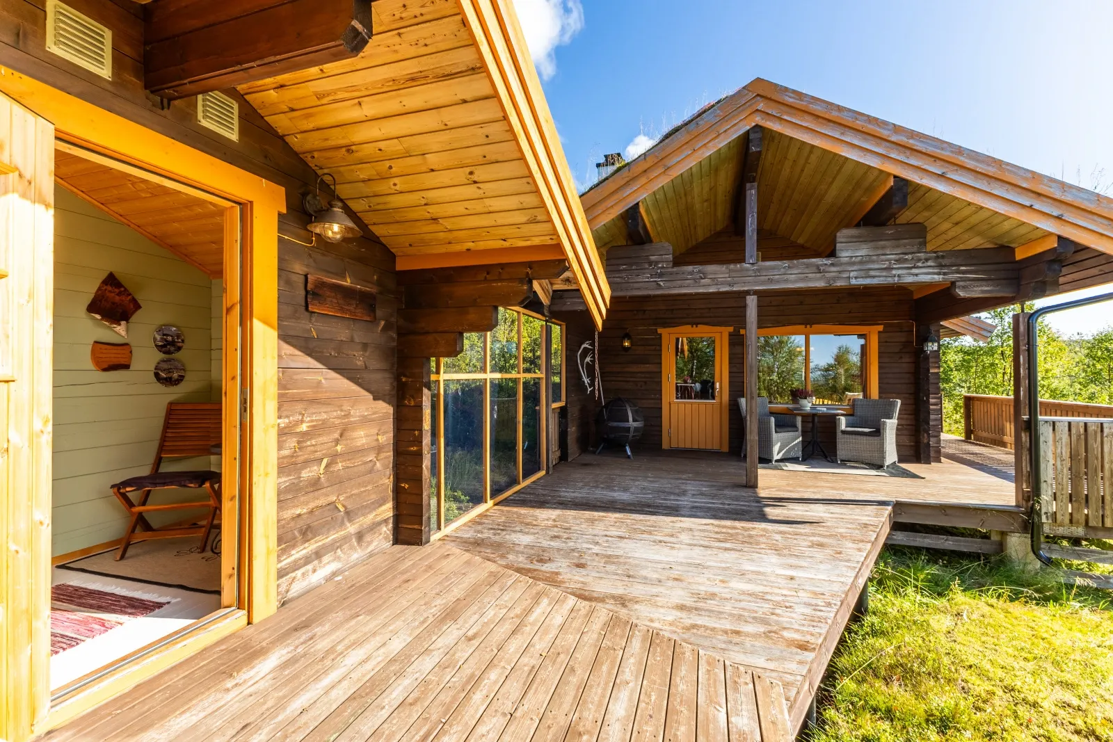2007 Log Cabin with Sauna and Expansive Terrace in Reinfjellia, Norway - View image 20 of 38