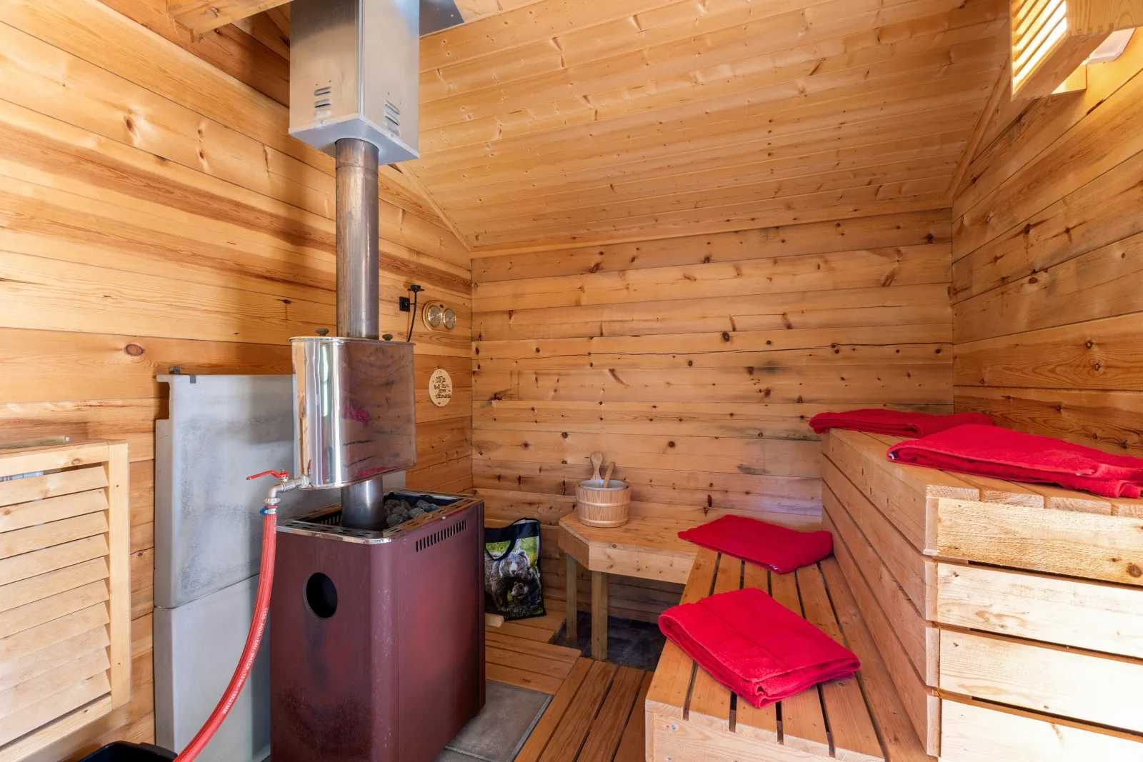 2007 Log Cabin with Sauna and Expansive Terrace in Reinfjellia, Norway - View image 21 of 38