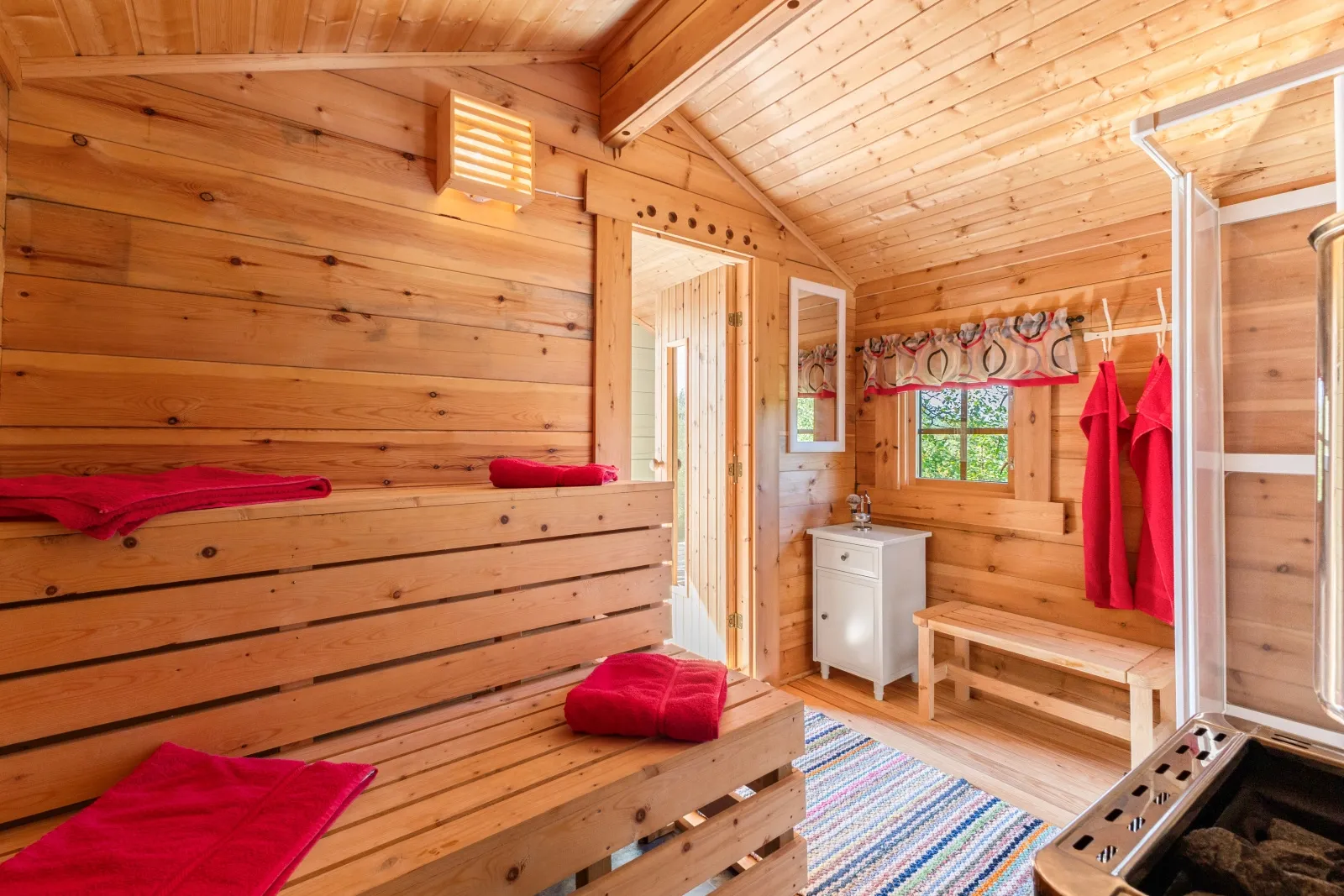 2007 Log Cabin with Sauna and Expansive Terrace in Reinfjellia, Norway - View image 22 of 38