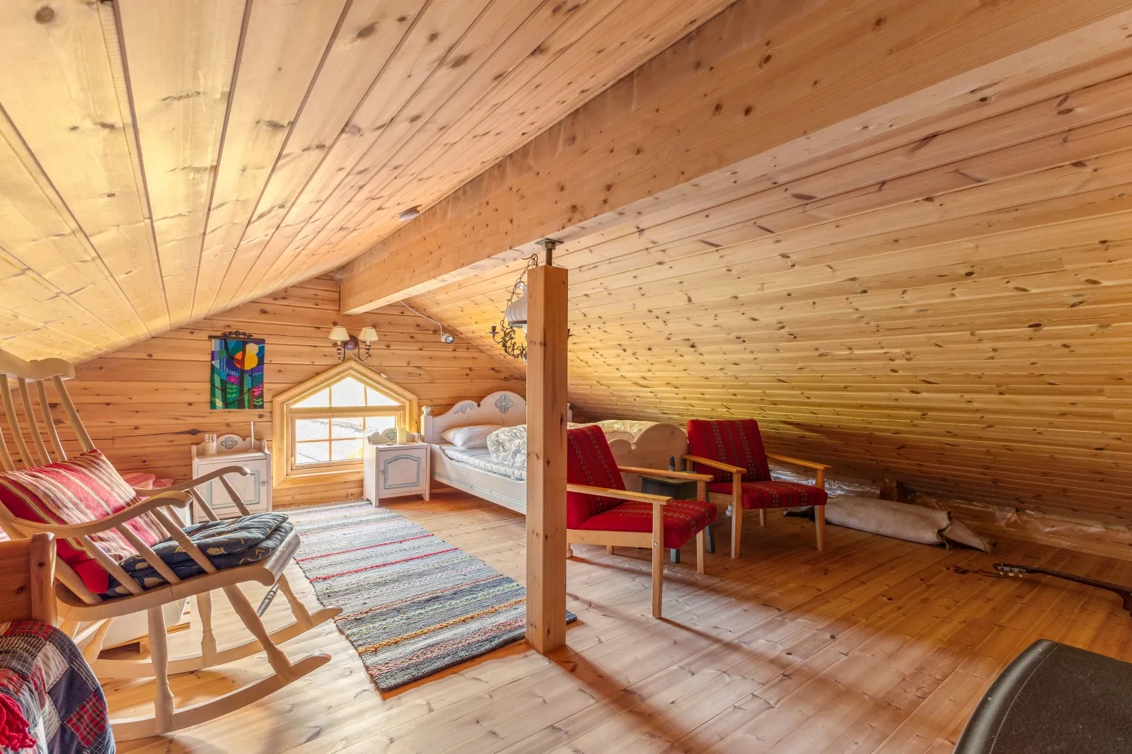 2007 Log Cabin with Sauna and Expansive Terrace in Reinfjellia, Norway - View image 26 of 38