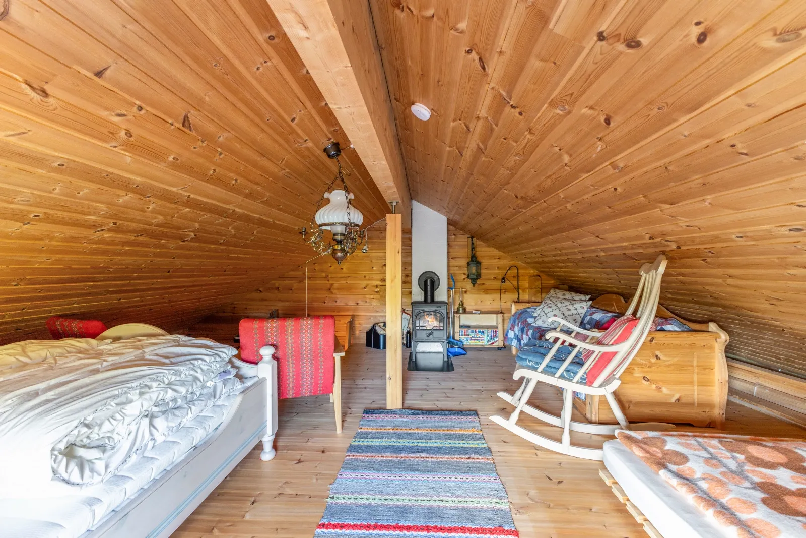 2007 Log Cabin with Sauna and Expansive Terrace in Reinfjellia, Norway - View image 27 of 38