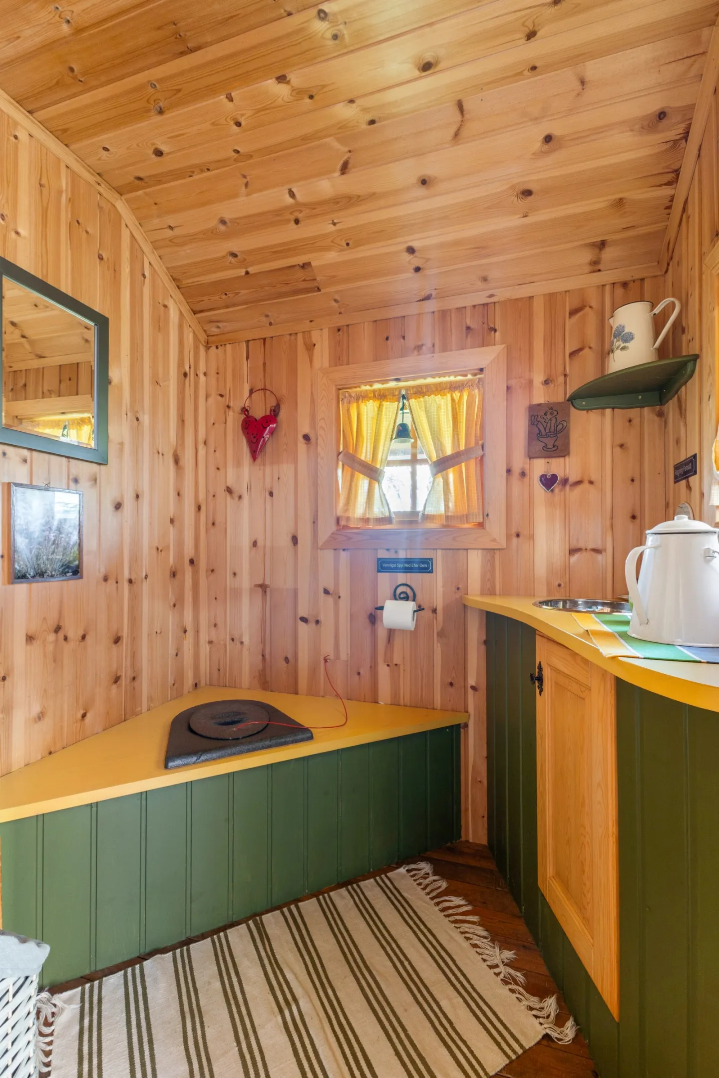 2007 Log Cabin with Sauna and Expansive Terrace in Reinfjellia, Norway - View image 32 of 38