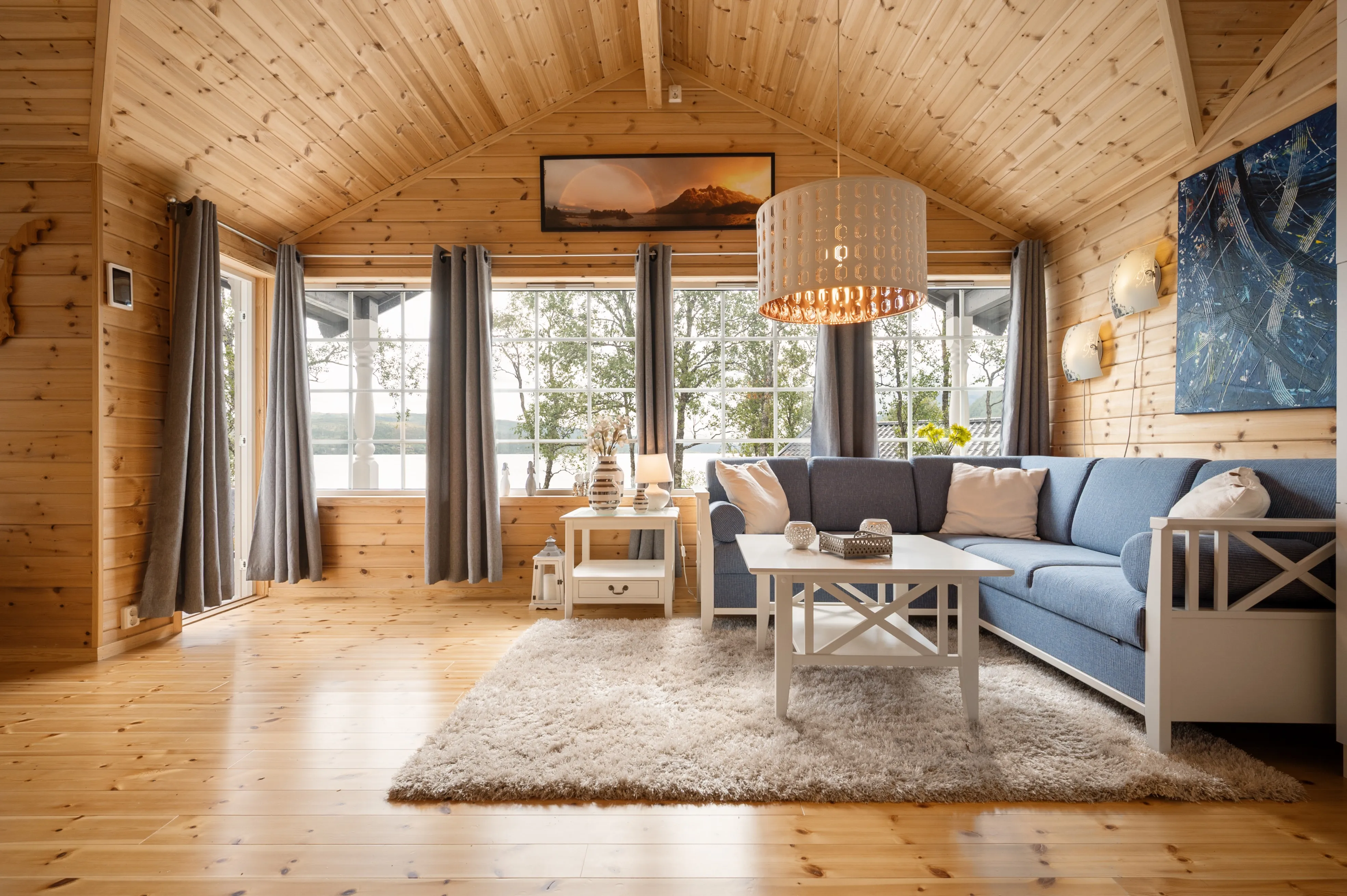 Modern 3-Bedroom Cabin with Lakeside Terrace in Scenic Grovfjord, Norway - Image 5