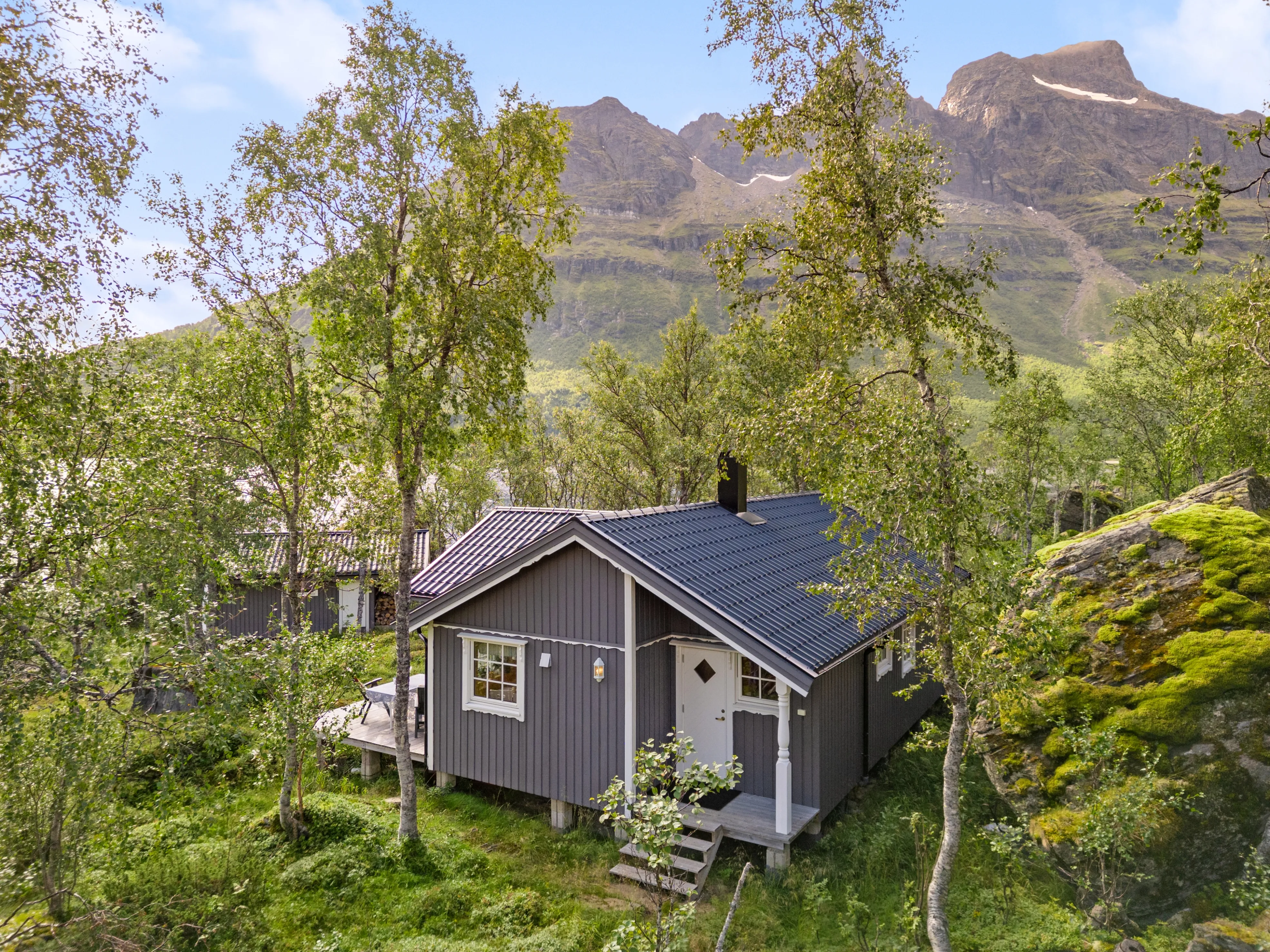 Modern 3-Bedroom Cabin with Lakeside Terrace in Scenic Grovfjord, Norway - View image 32 of 44