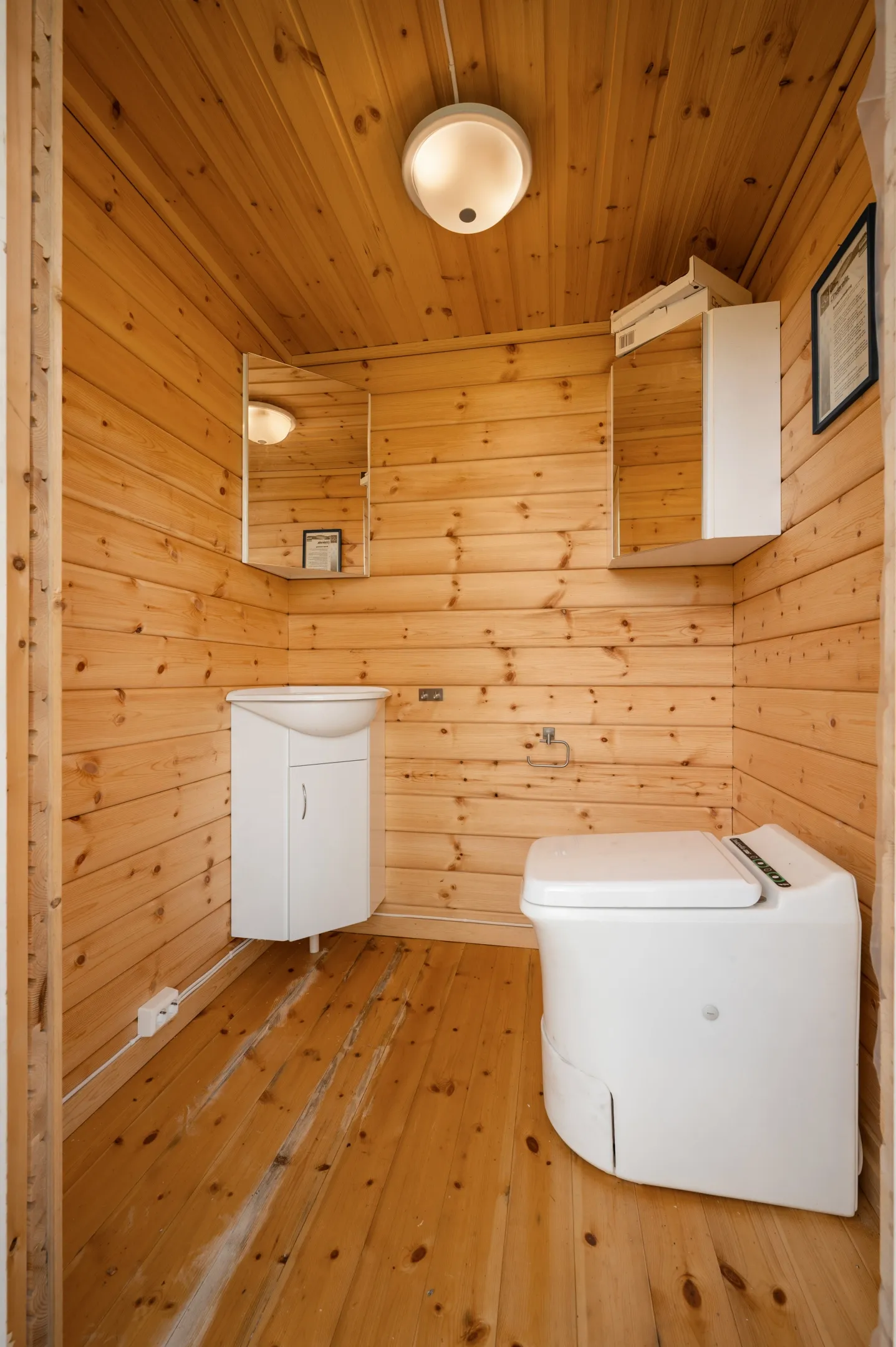 Modern 3-Bedroom Cabin with Lakeside Terrace in Scenic Grovfjord, Norway - View image 35 of 44