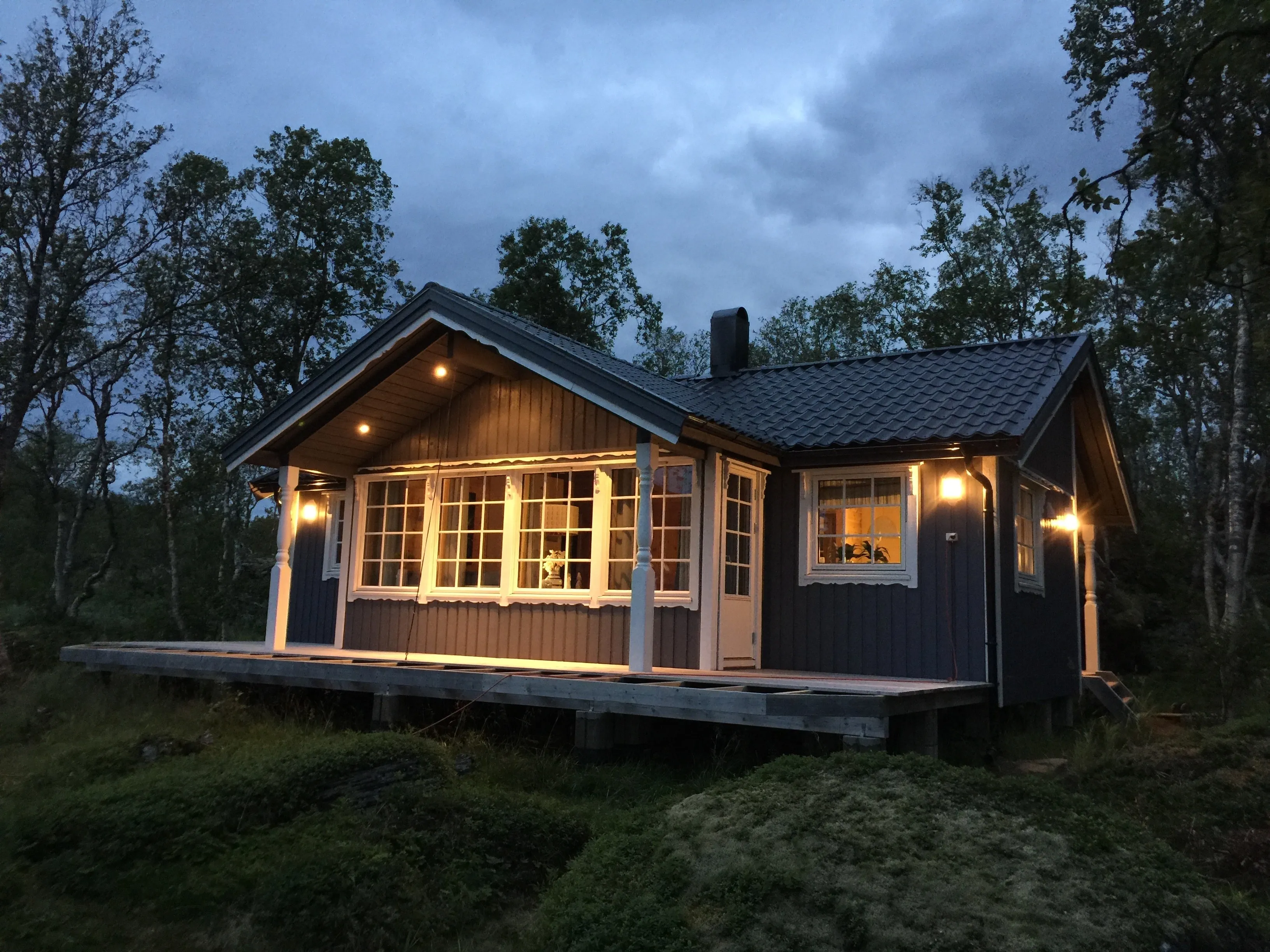 Modern 3-Bedroom Cabin with Lakeside Terrace in Scenic Grovfjord, Norway - View image 38 of 44