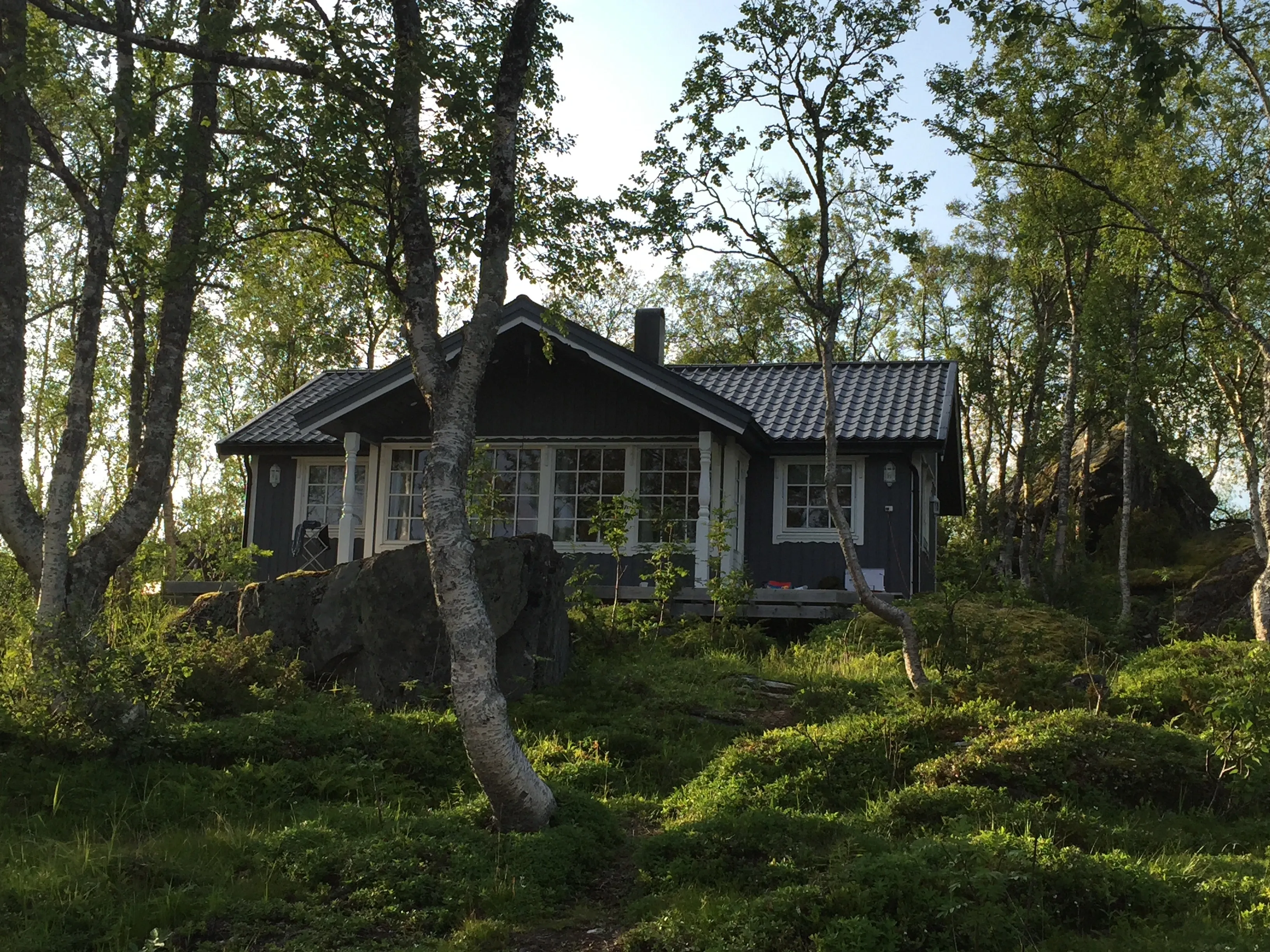 Modern 3-Bedroom Cabin with Lakeside Terrace in Scenic Grovfjord, Norway - View image 40 of 44