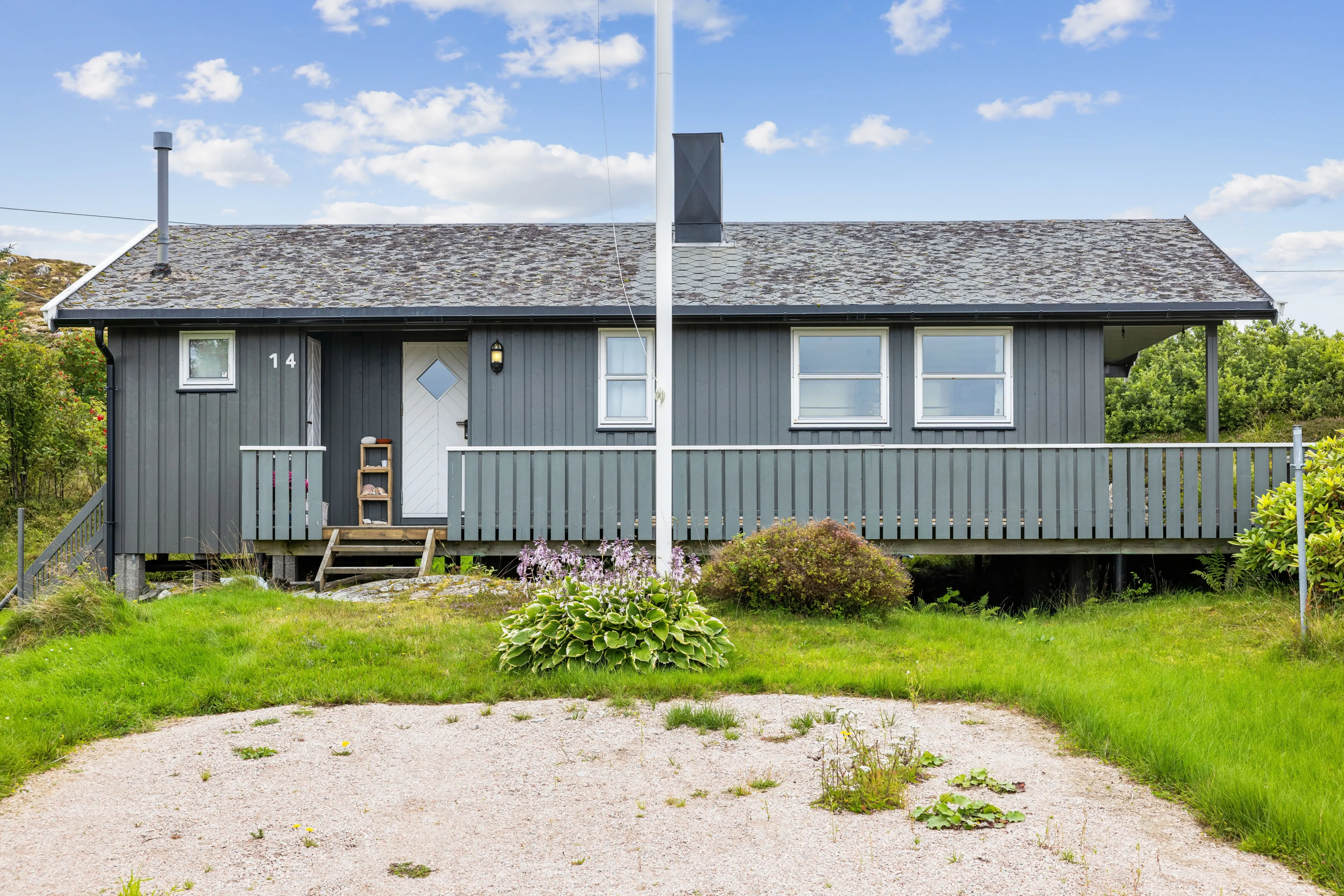Coastal Retreat: 2-Bedroom House with Expansive Terrace in Kvenvær, Norway - Image 2