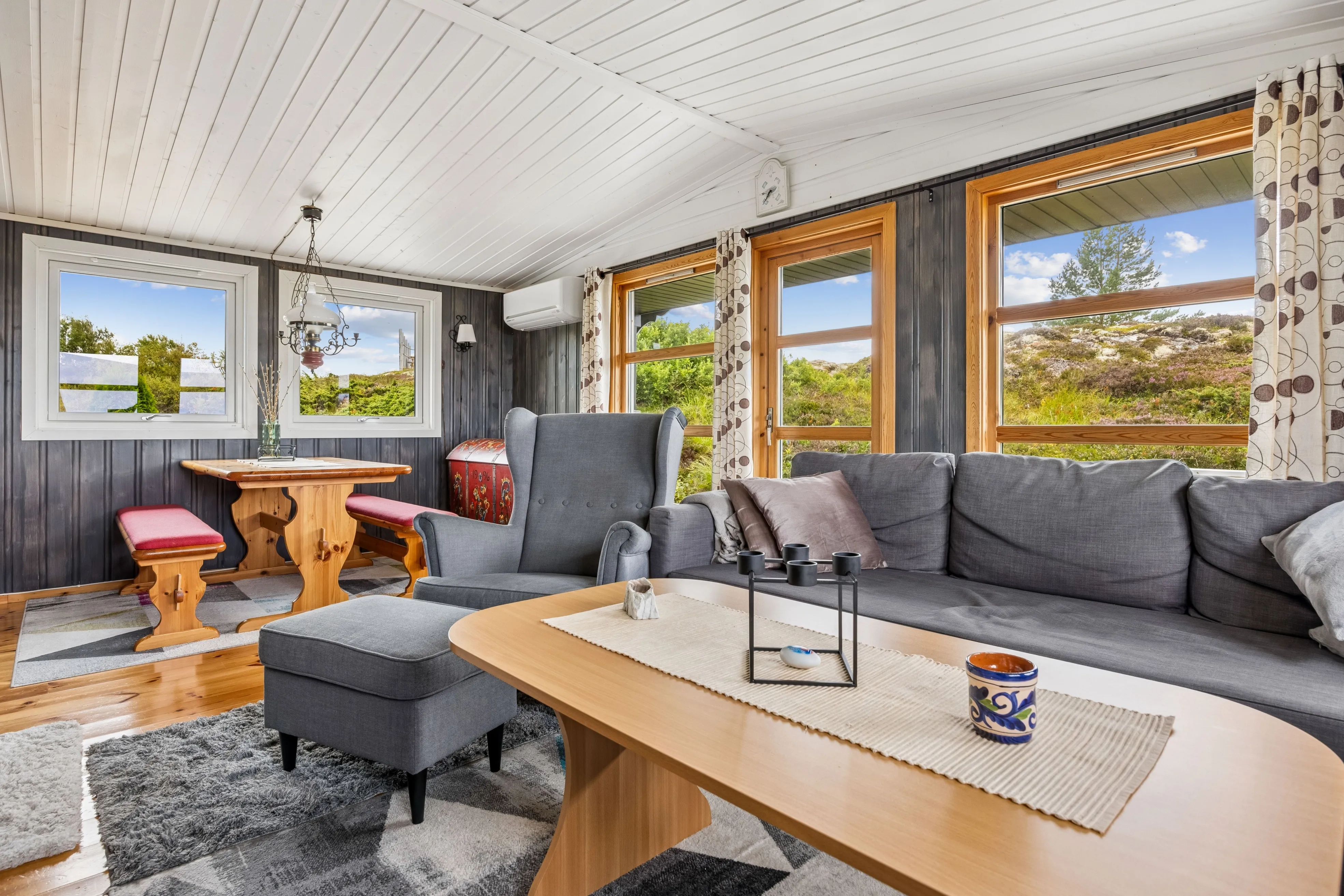 Coastal Retreat: 2-Bedroom House with Expansive Terrace in Kvenvær, Norway - View image 8 of 32