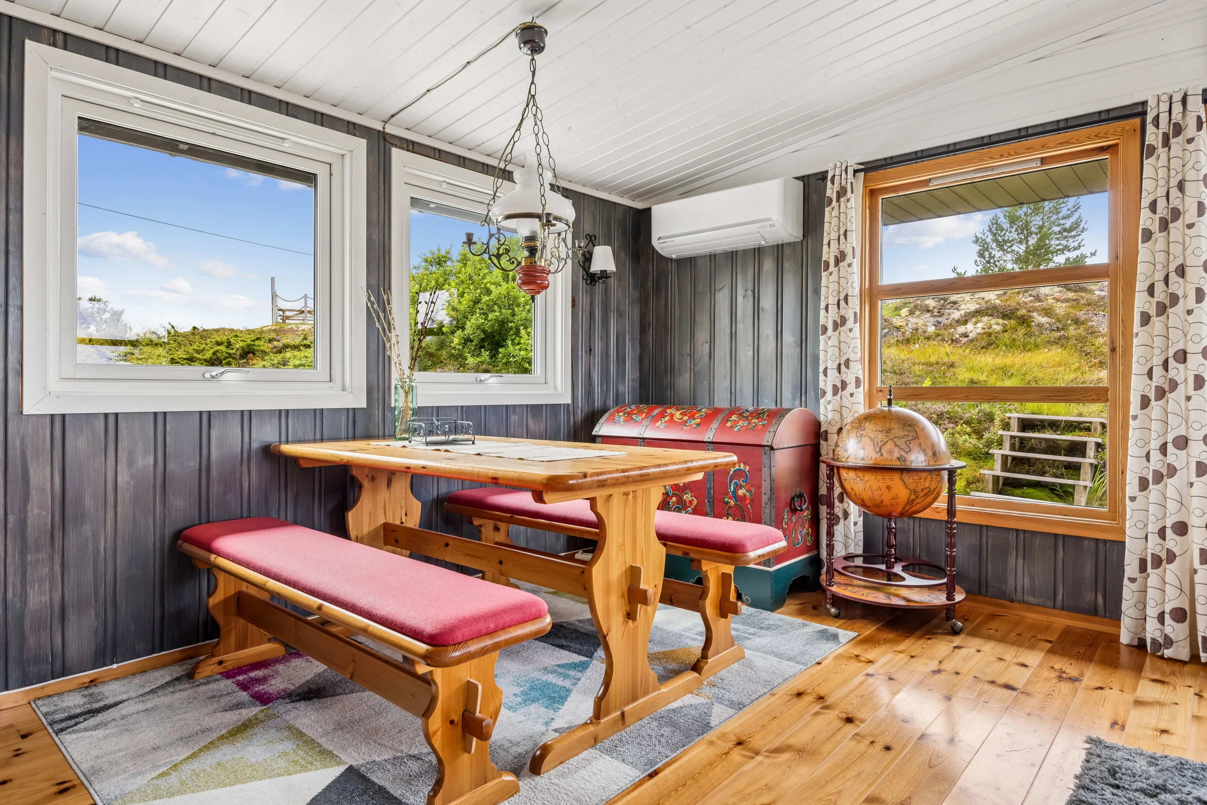 Coastal Retreat: 2-Bedroom House with Expansive Terrace in Kvenvær, Norway - View image 11 of 32