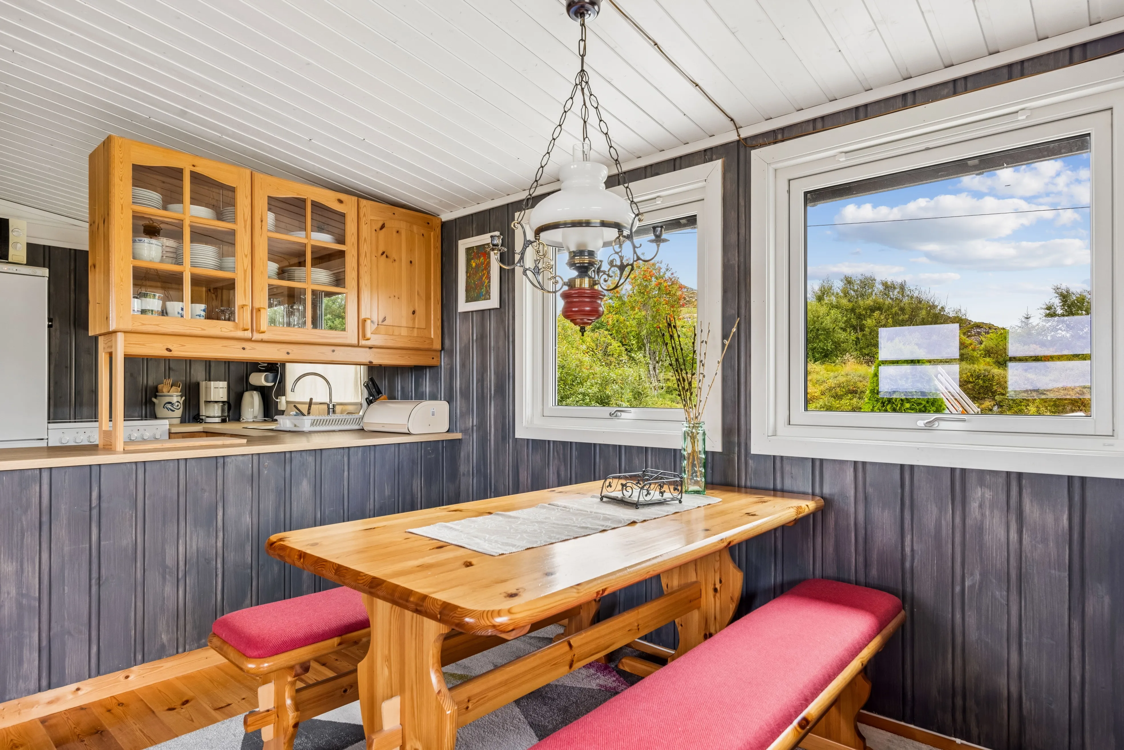 Coastal Retreat: 2-Bedroom House with Expansive Terrace in Kvenvær, Norway - View image 12 of 32