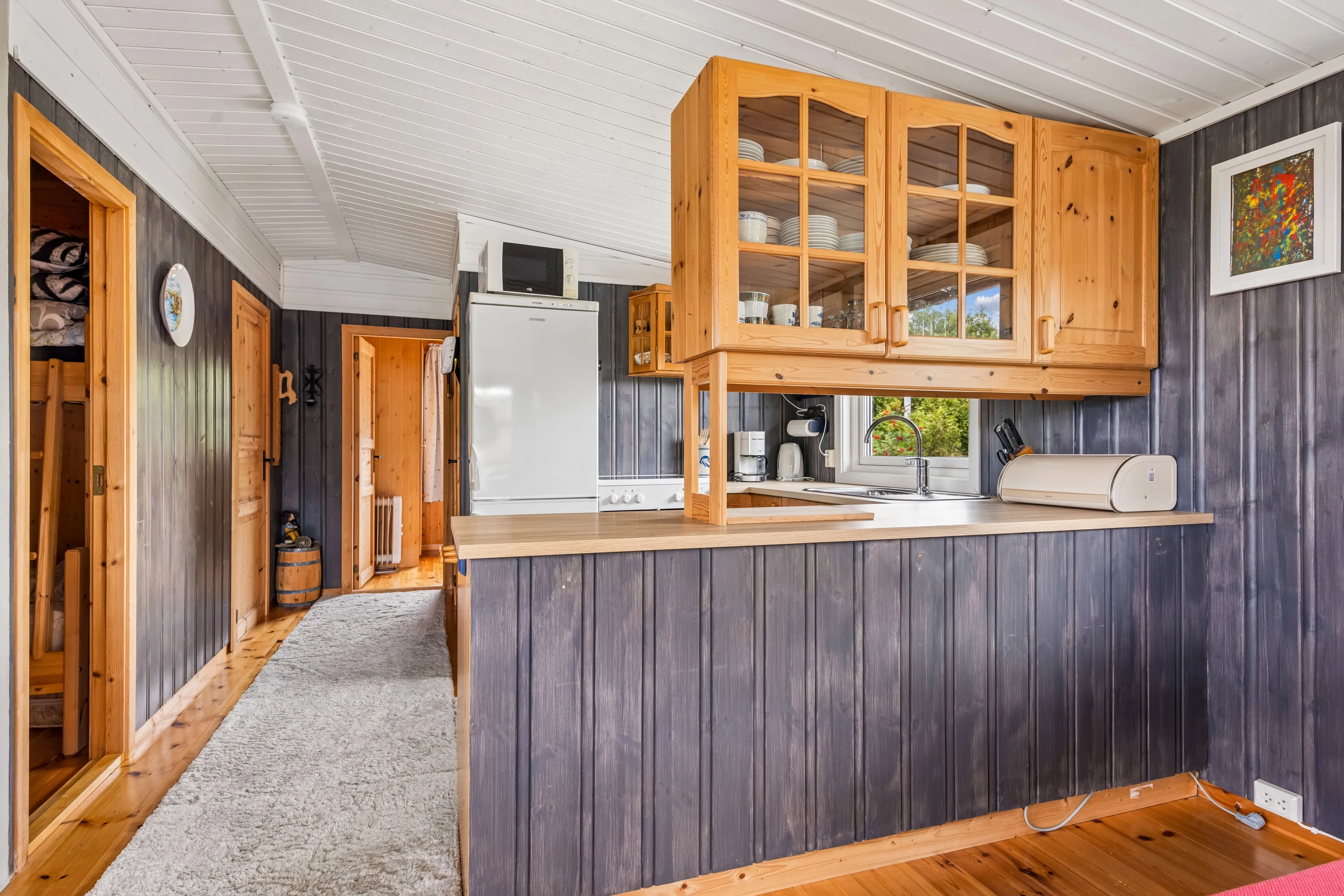 Coastal Retreat: 2-Bedroom House with Expansive Terrace in Kvenvær, Norway - View image 16 of 32