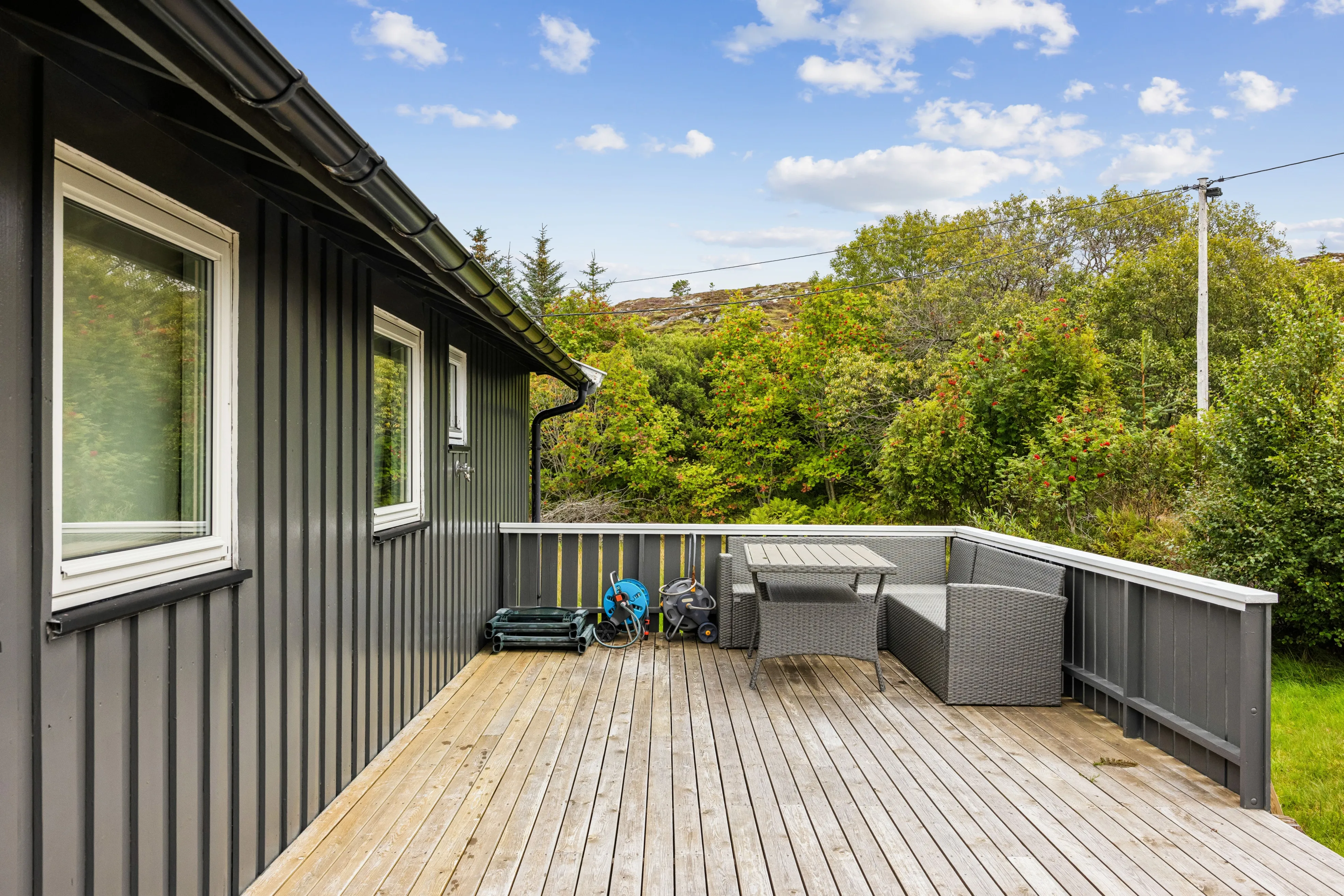 Coastal Retreat: 2-Bedroom House with Expansive Terrace in Kvenvær, Norway - View image 22 of 32