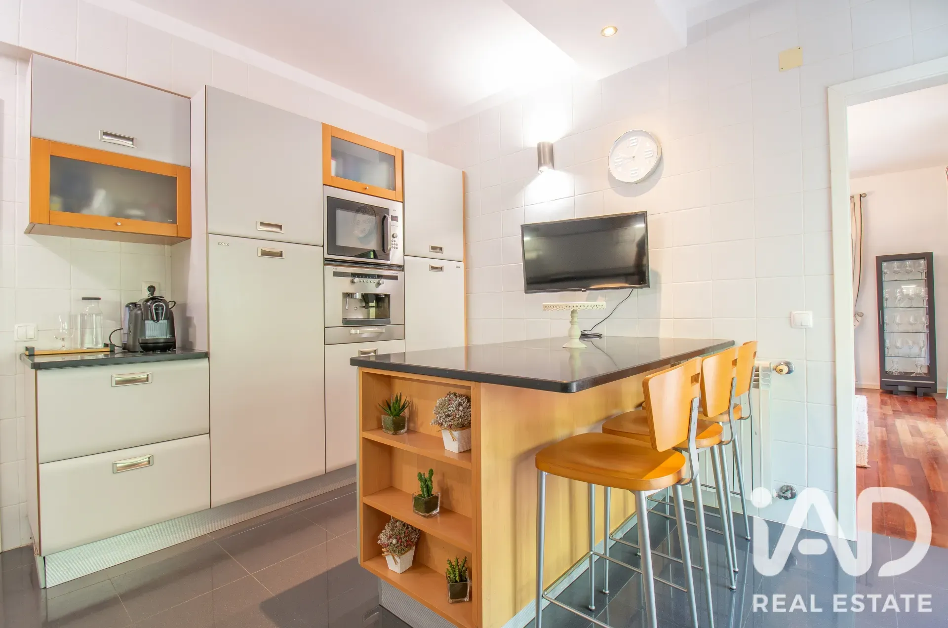 4-Bedroom House with Expansive Garden in Salir de Matos - View image 11 of 36
