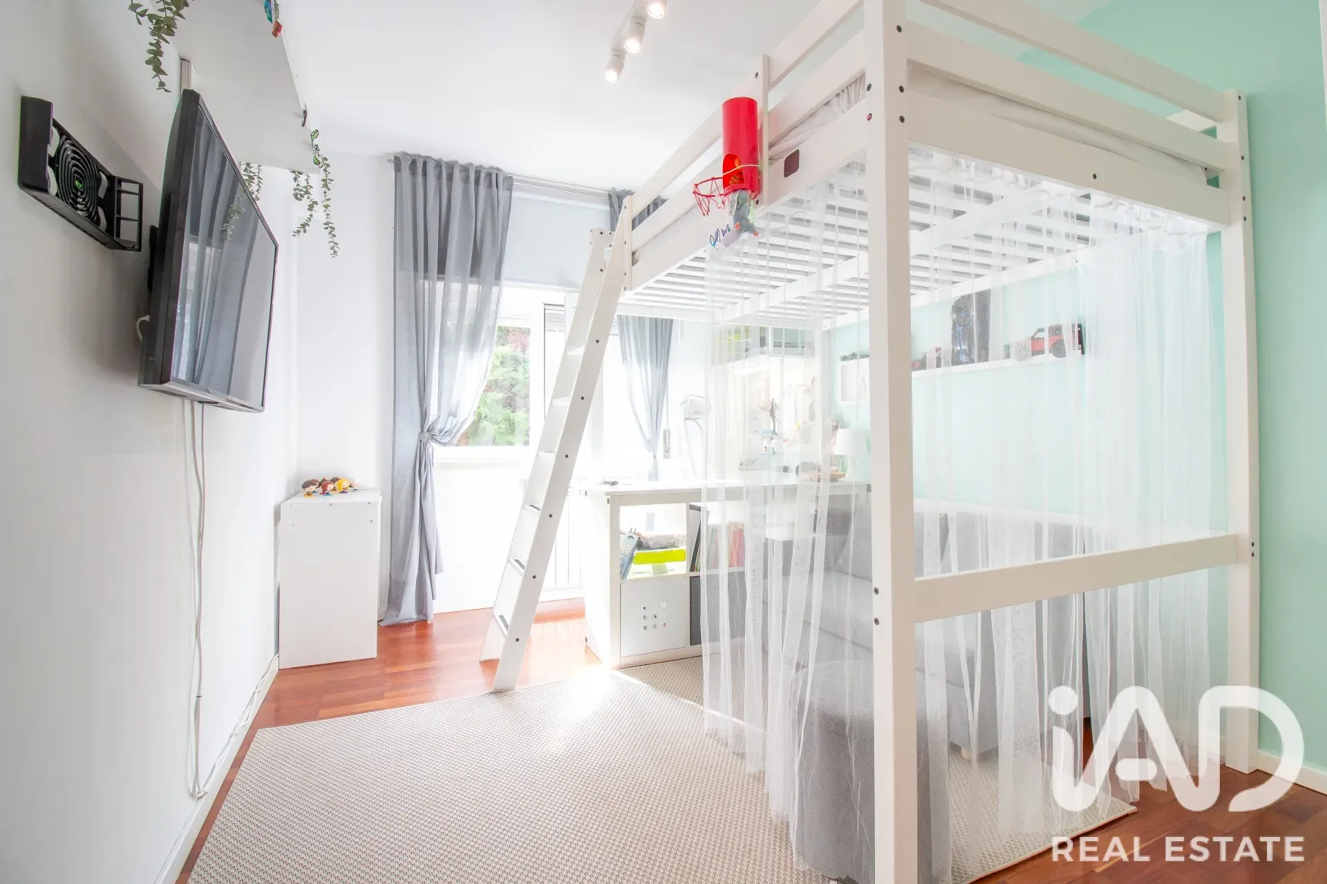 4-Bedroom House with Expansive Garden in Salir de Matos - View image 14 of 36