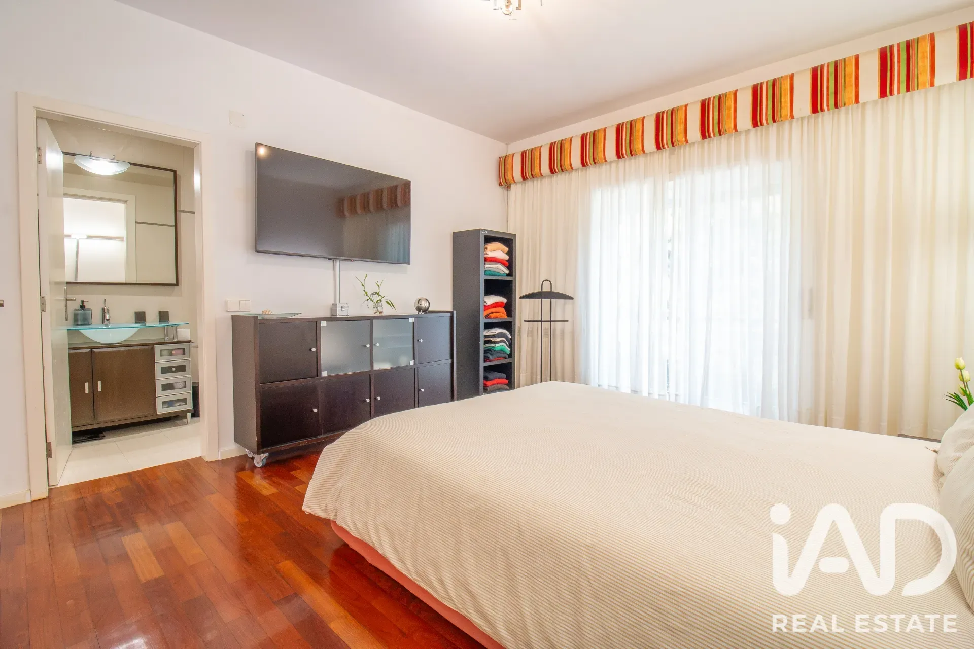 4-Bedroom House with Expansive Garden in Salir de Matos - View image 17 of 36
