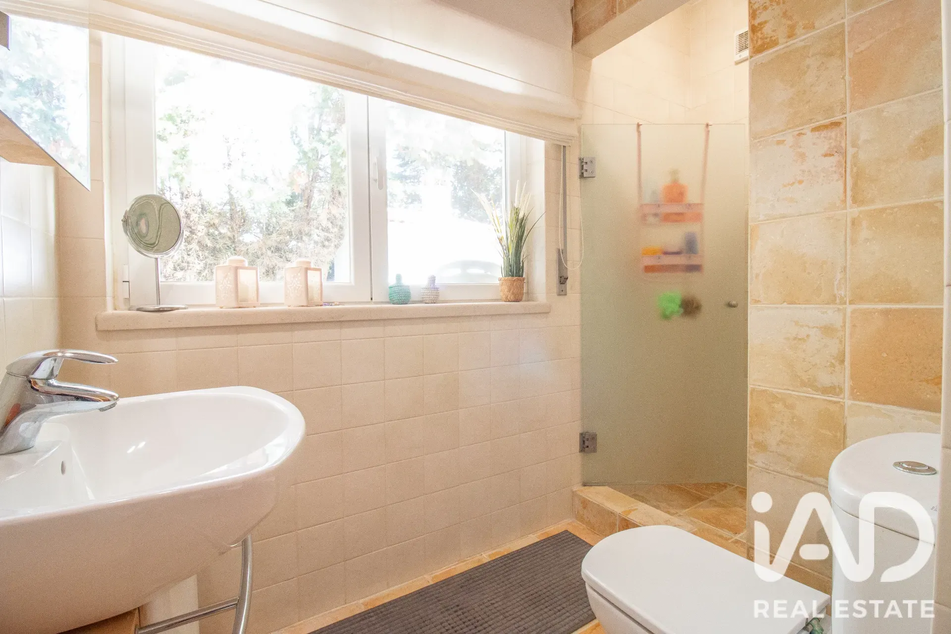 4-Bedroom House with Expansive Garden in Salir de Matos - View image 20 of 36
