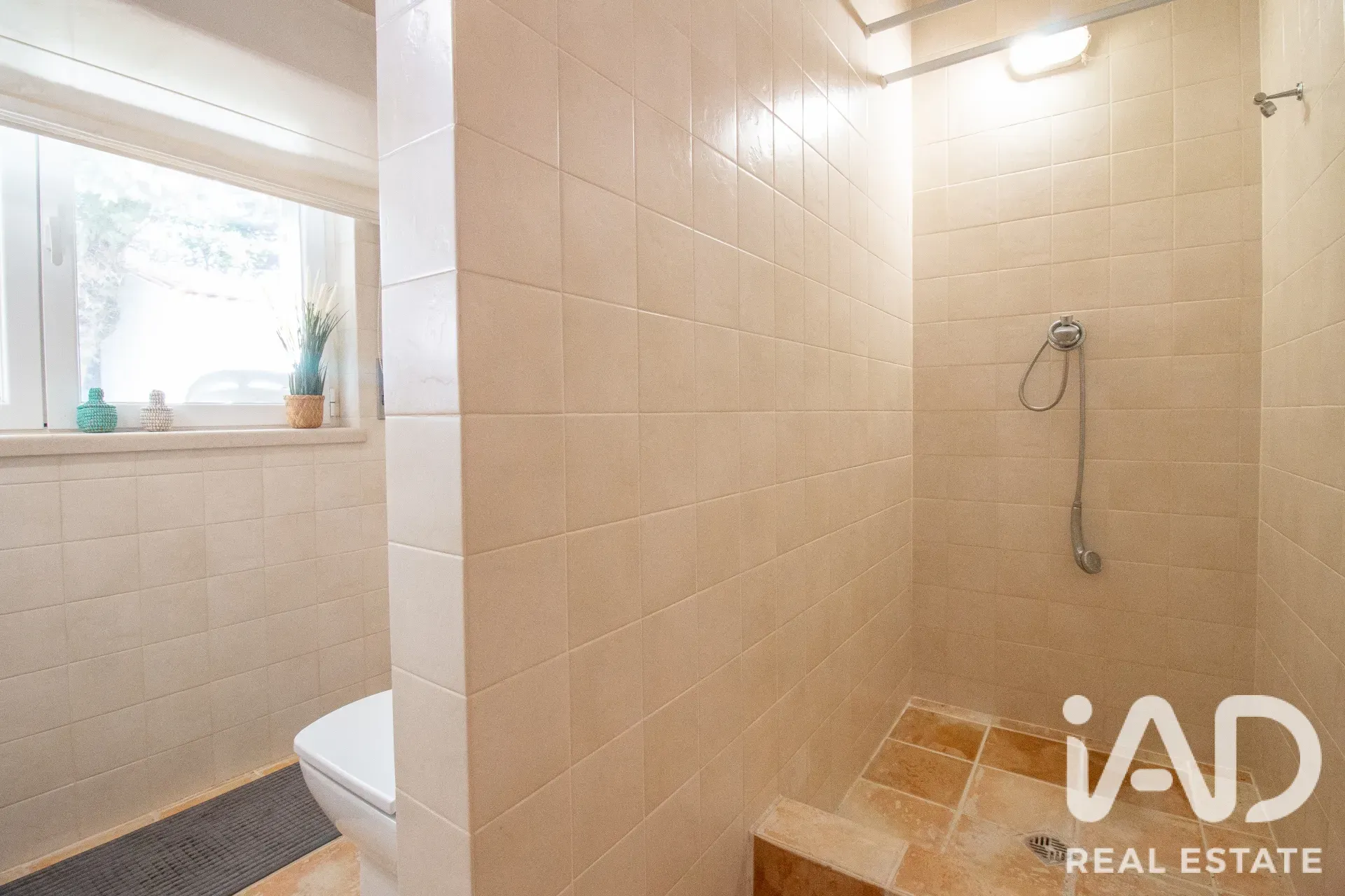 4-Bedroom House with Expansive Garden in Salir de Matos - View image 21 of 36