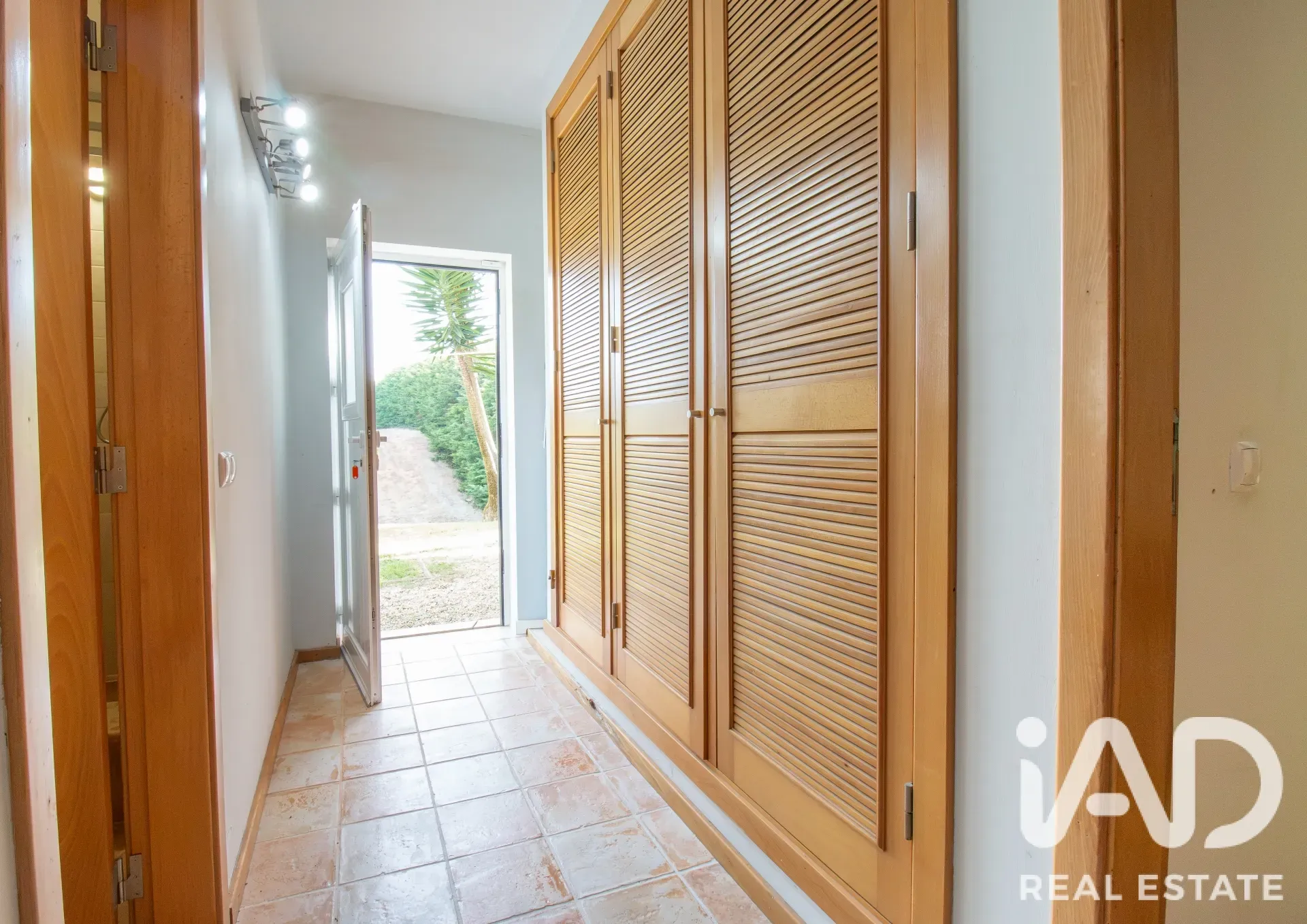 4-Bedroom House with Expansive Garden in Salir de Matos - View image 23 of 36