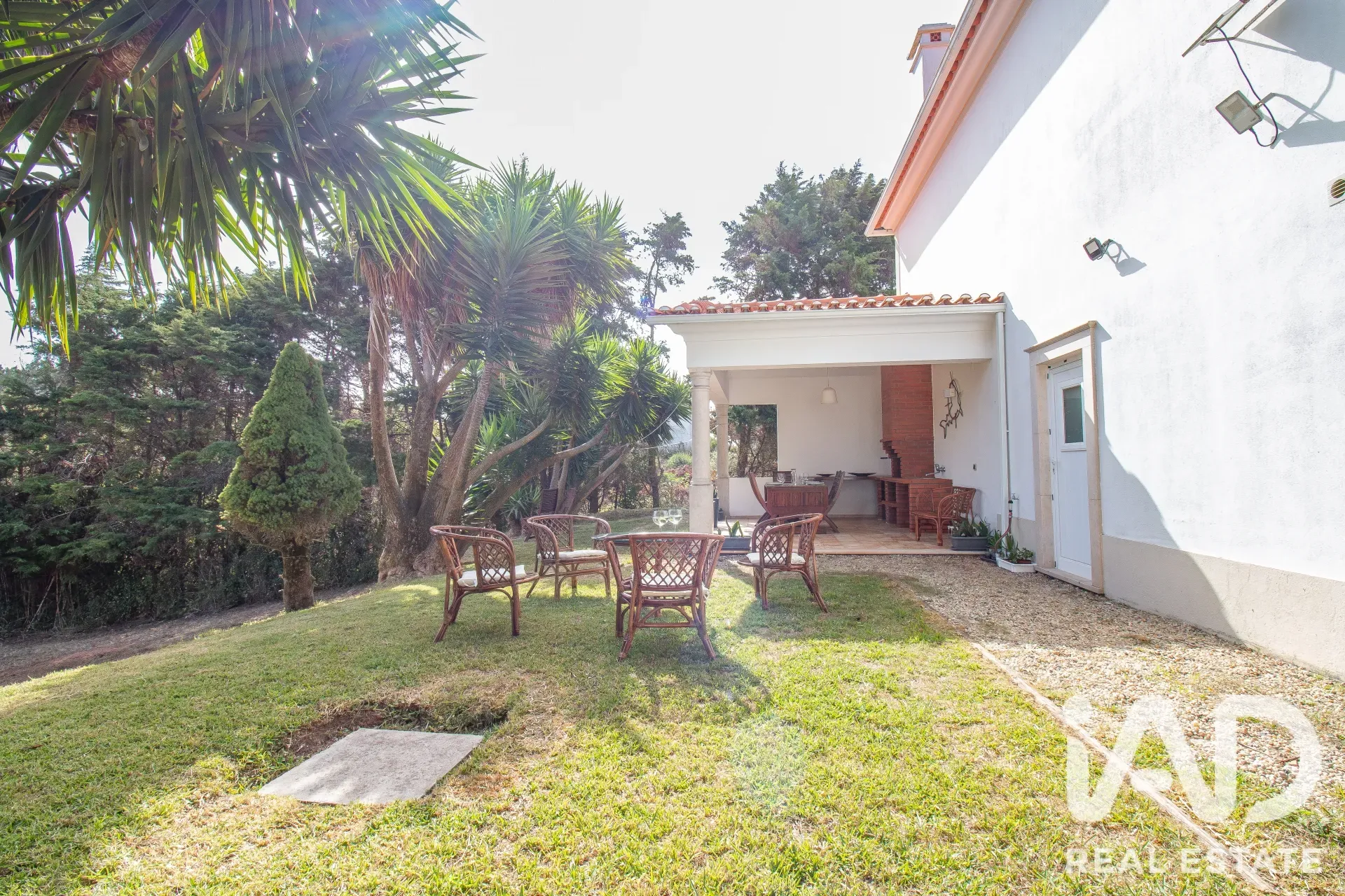 4-Bedroom House with Expansive Garden in Salir de Matos - View image 30 of 36