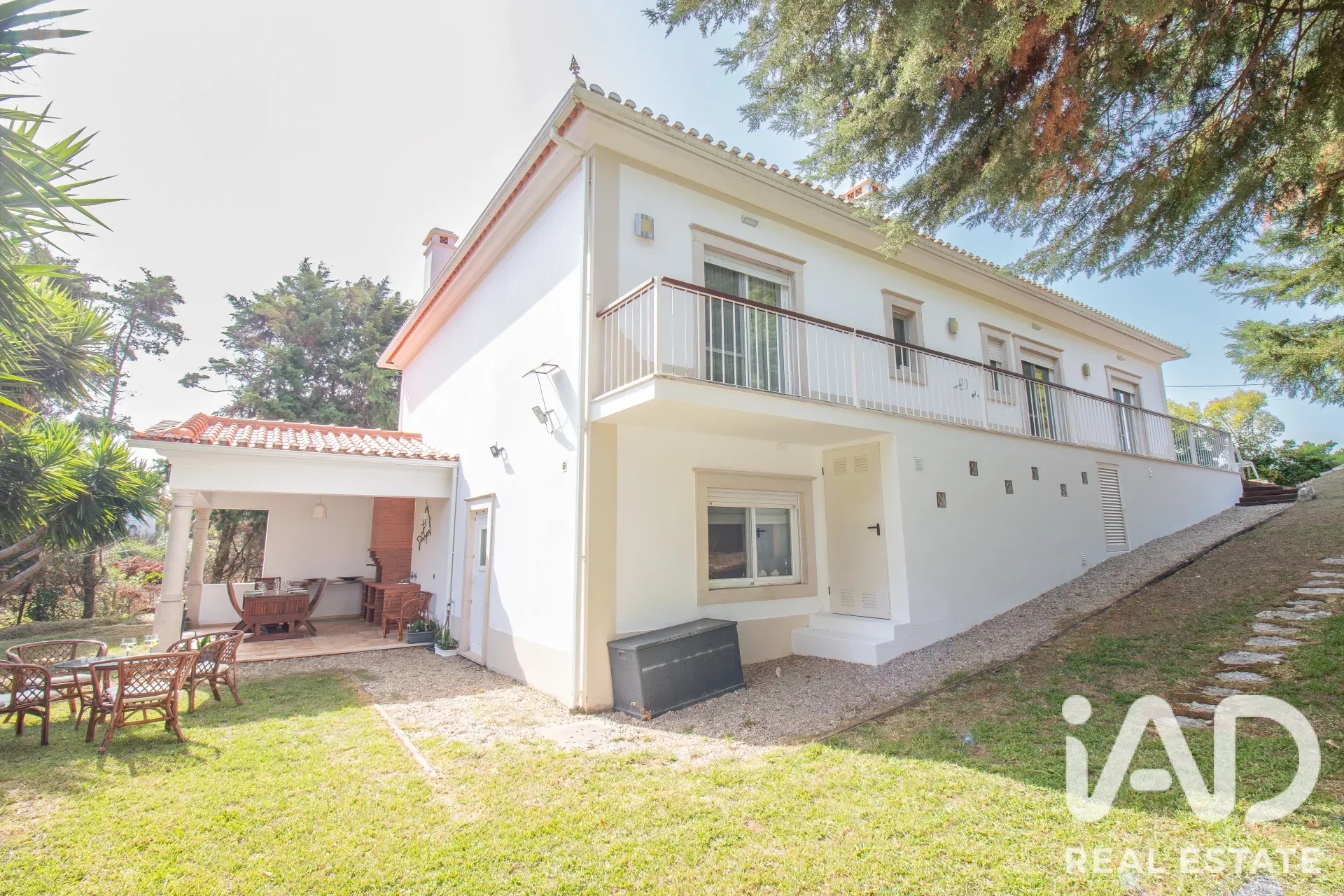 4-Bedroom House with Expansive Garden in Salir de Matos - View image 33 of 36