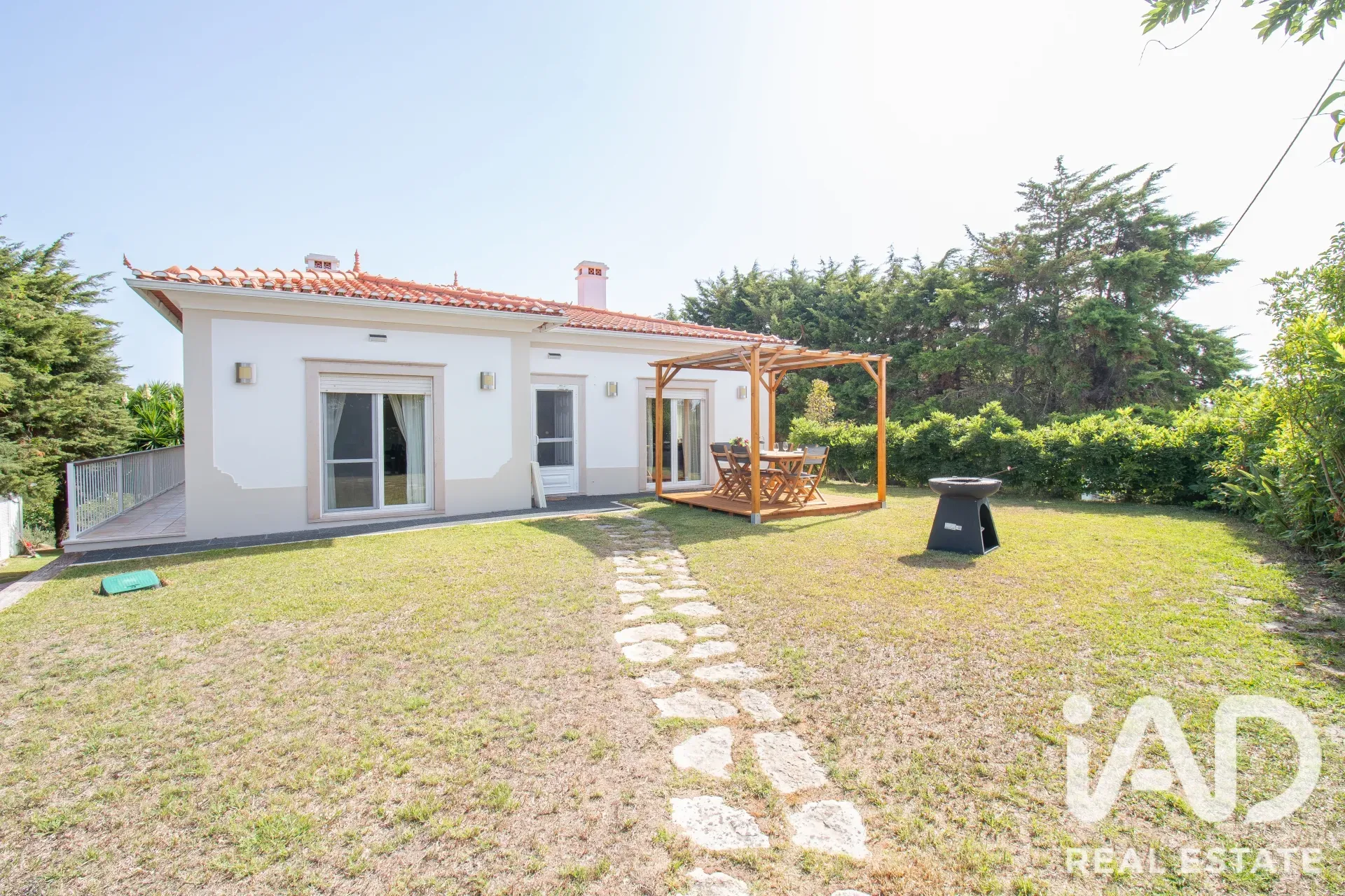 4-Bedroom House with Expansive Garden in Salir de Matos - View image 34 of 36