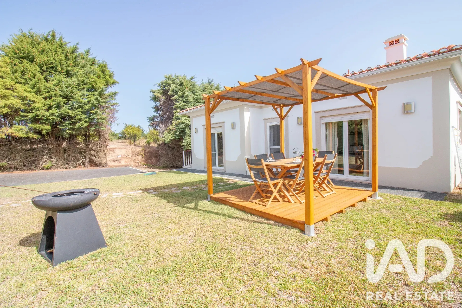 4-Bedroom House with Expansive Garden in Salir de Matos - View image 35 of 36