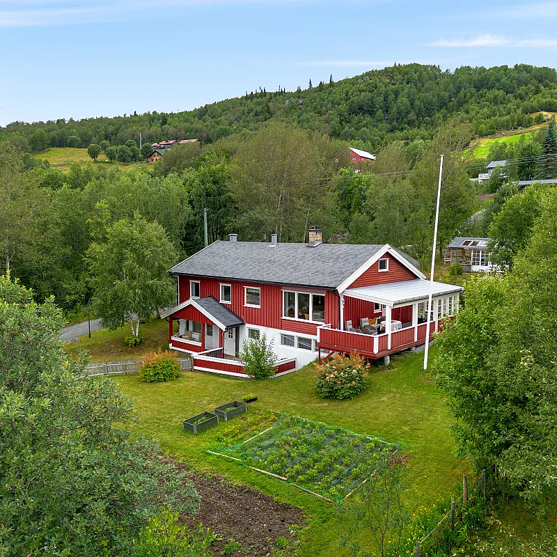 1970s Norwegian House with Solar Garage and Scenic Garden